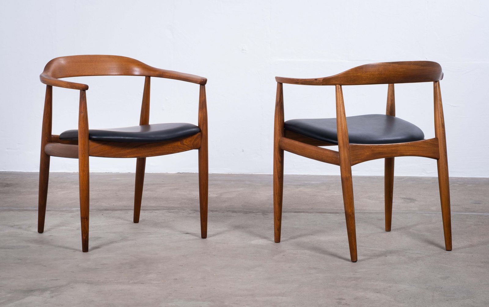 Paire de fauteuils en orme par Illum Wikkelsø pour Niels Eilersen, années 1950 photo for sale