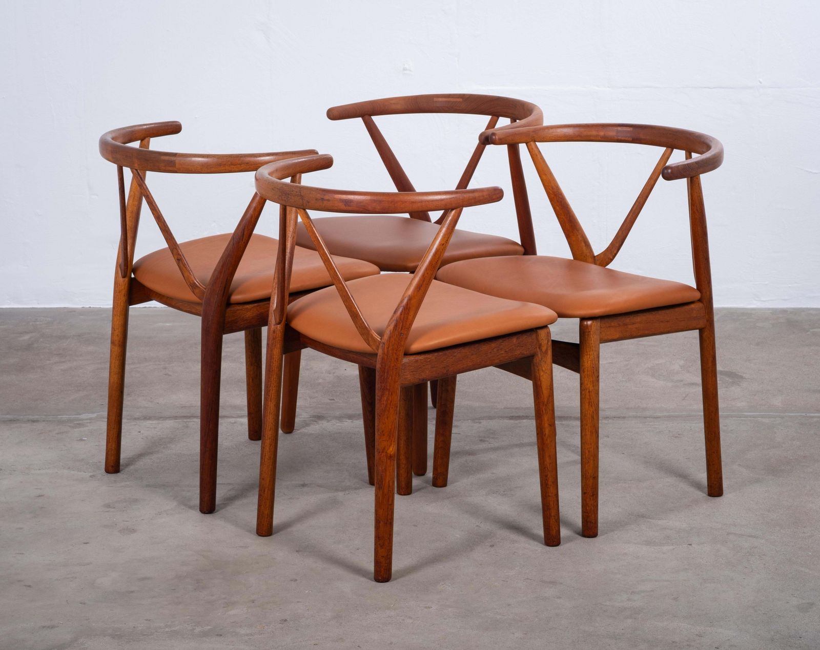 Set Of 4 Model 255 Dining Chairs By Henning Kjærnulf For Bruno Hansen, Denmark photo vinterior