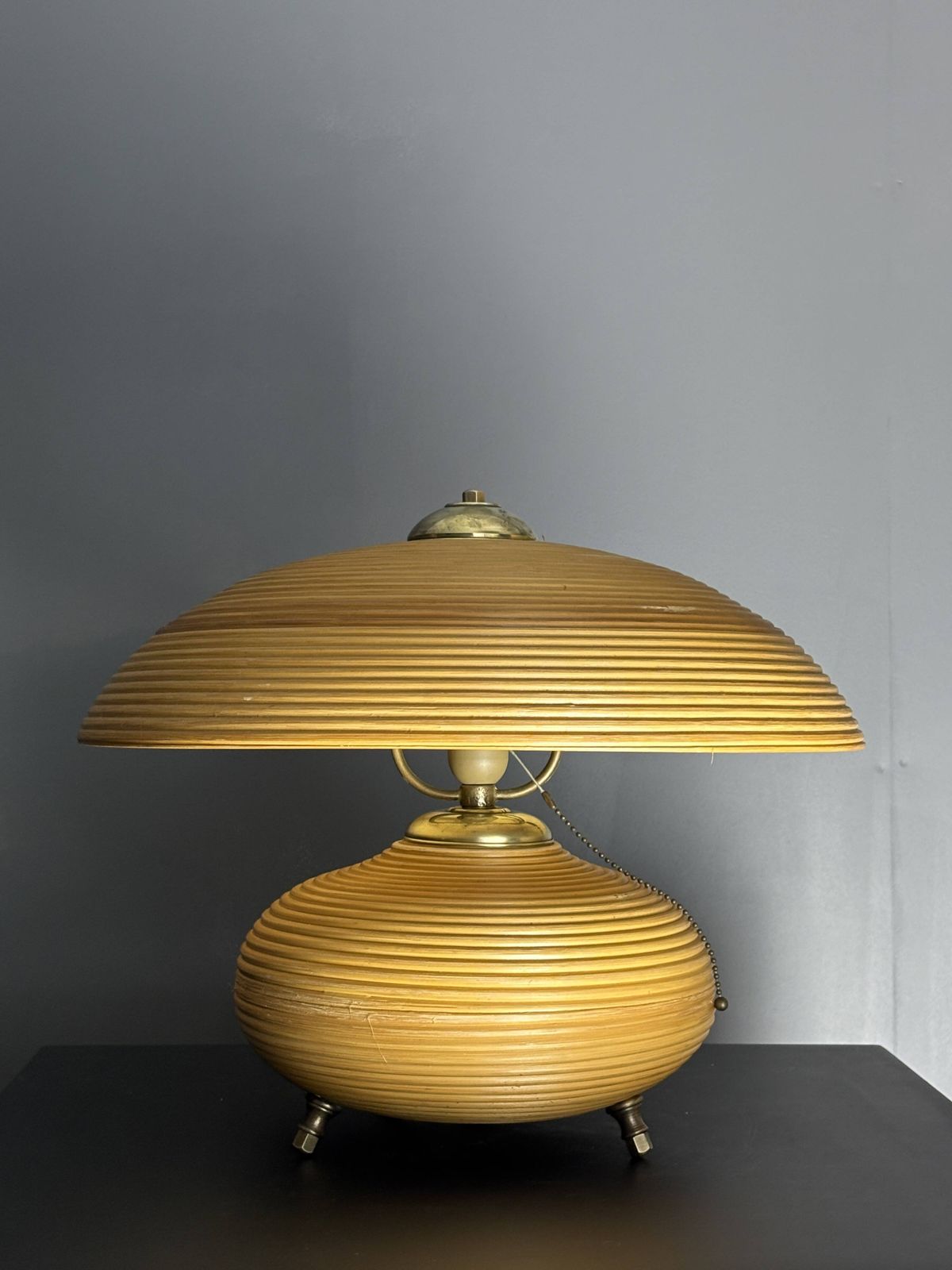 Lampe de table en rotin jonc crayon et laiton, abat-jour champignon, Italie, années 1970 photo buy