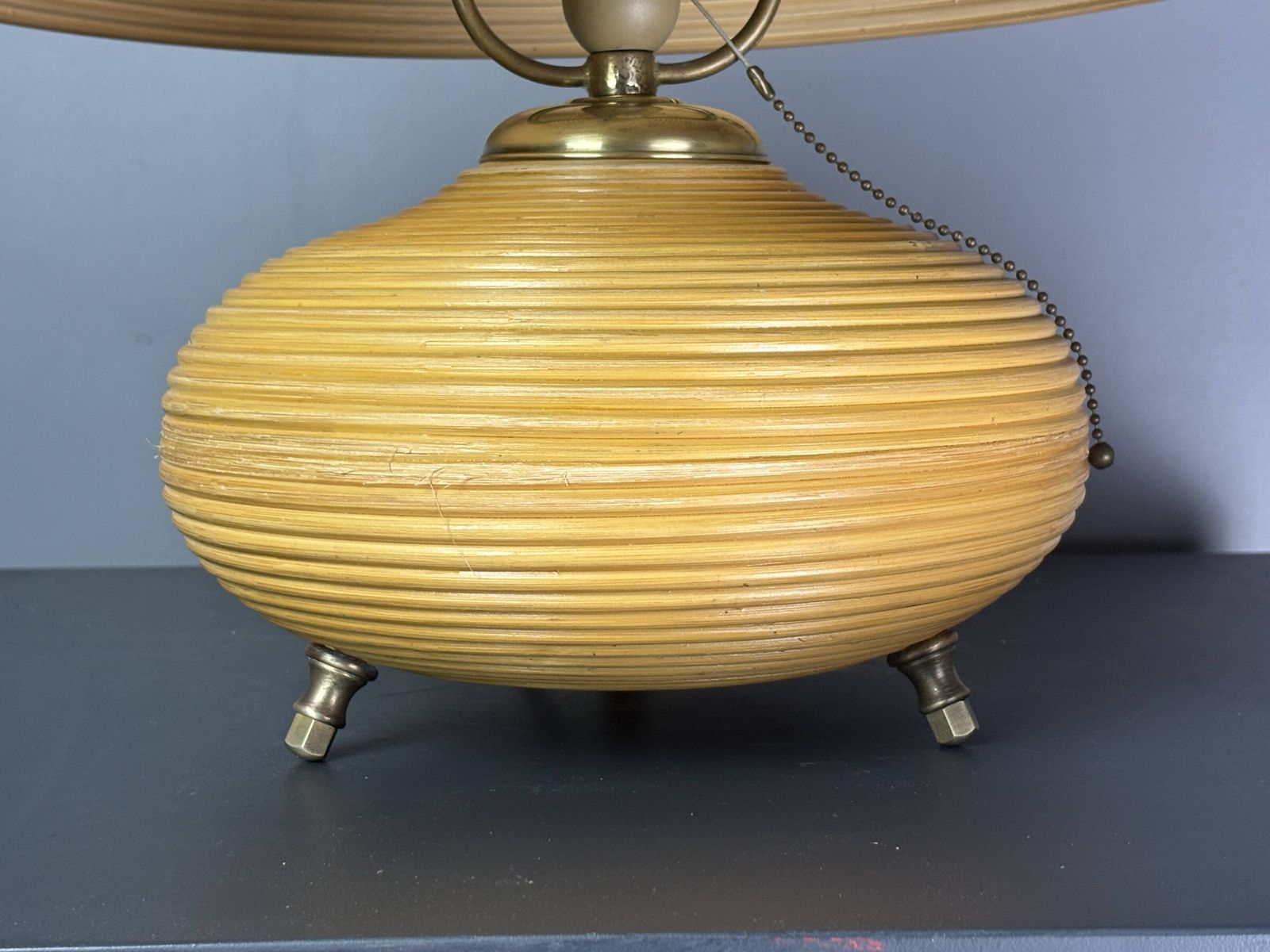 Luminaires Lampe de table en rotin jonc crayon et laiton, abat-jour champignon, Italie, années 1970 photo