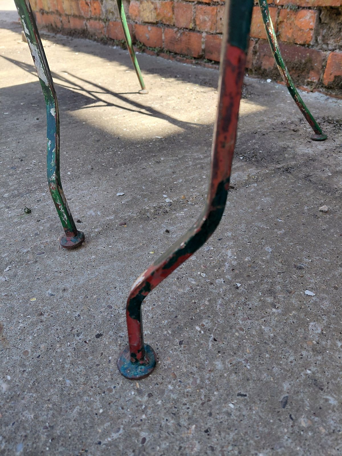 photo vinterior Set Of 4 French Sculptural Hand Forged Wrought Iron Garden Chairs