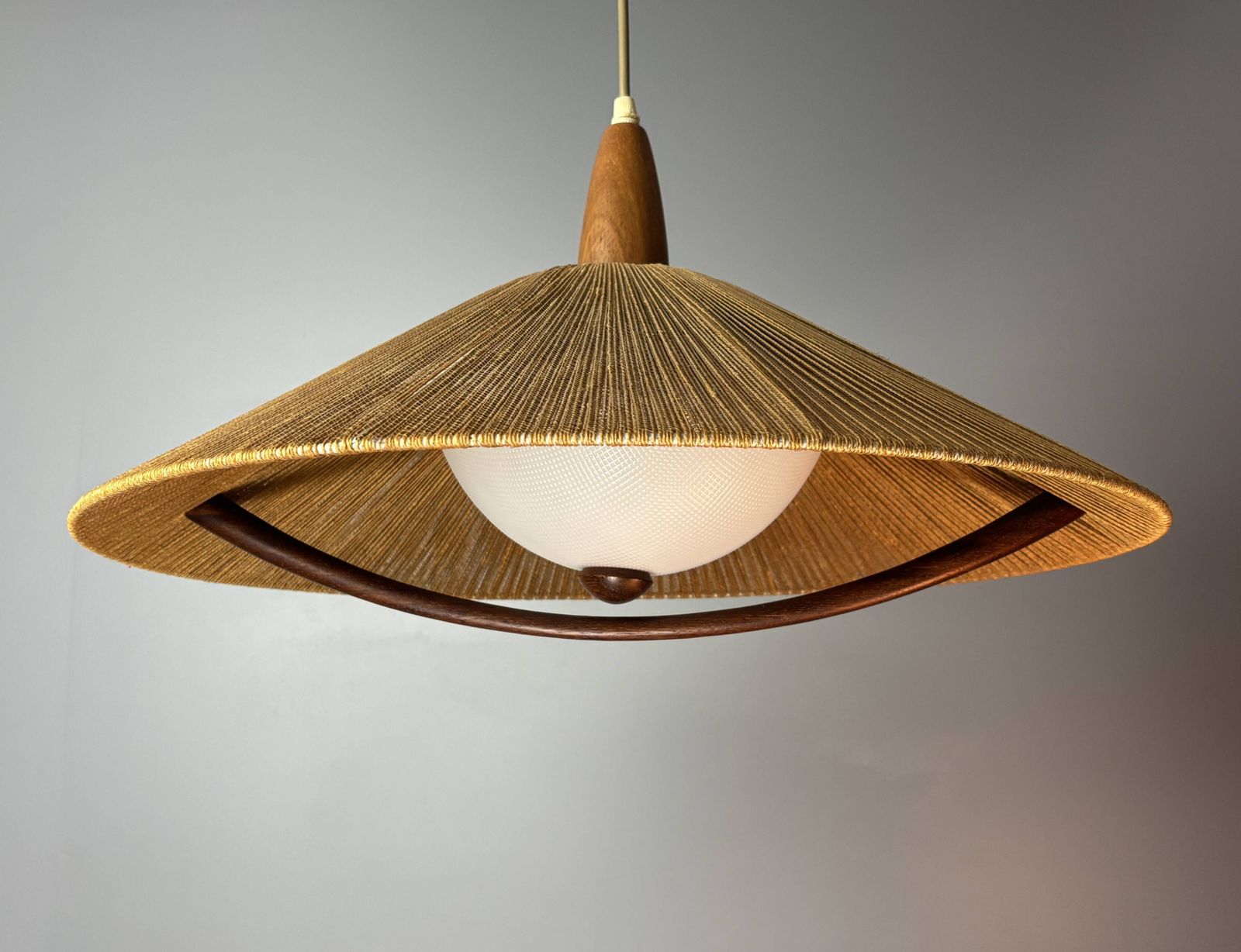 Grand luminaire suspendu mid-century en teck et corde de sisal, Temde Leuchten photo furniture
