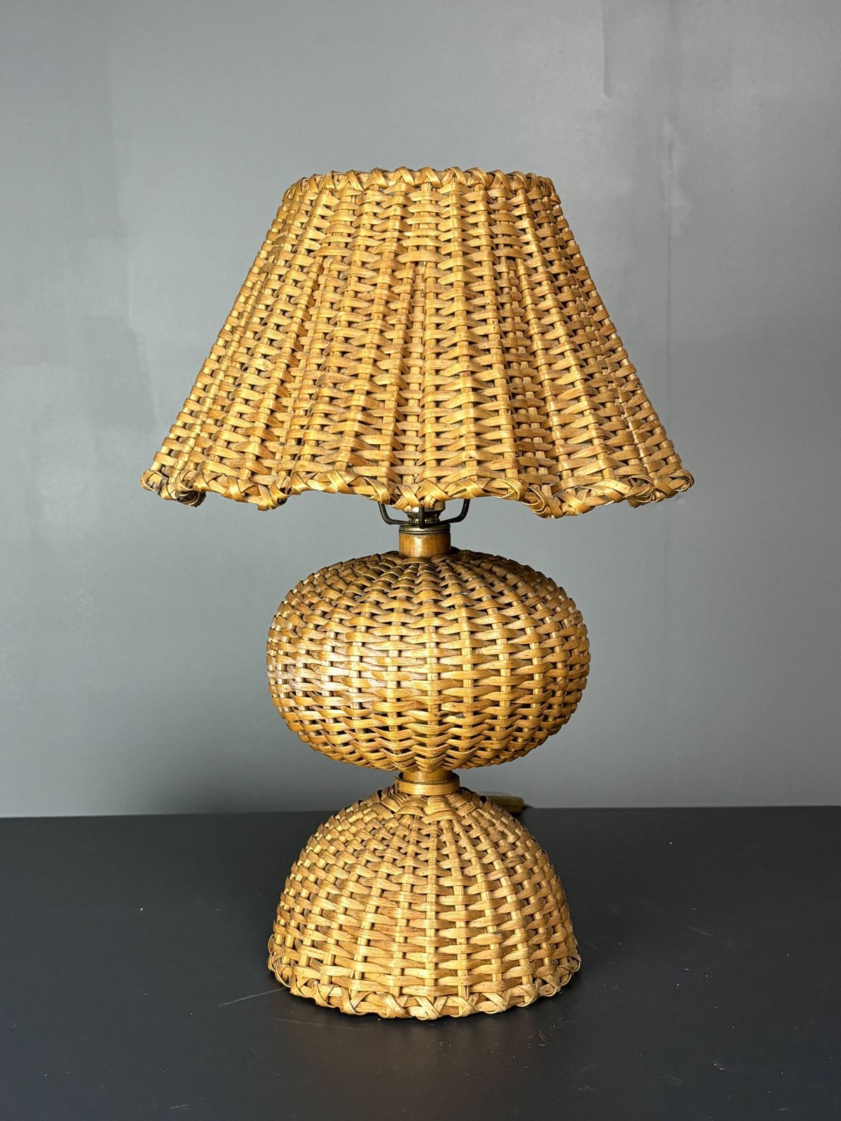Page 1 sur 16 - Lampe de table mid-century en rotin et osier, forme champignon, années 1950 photo Luminaires