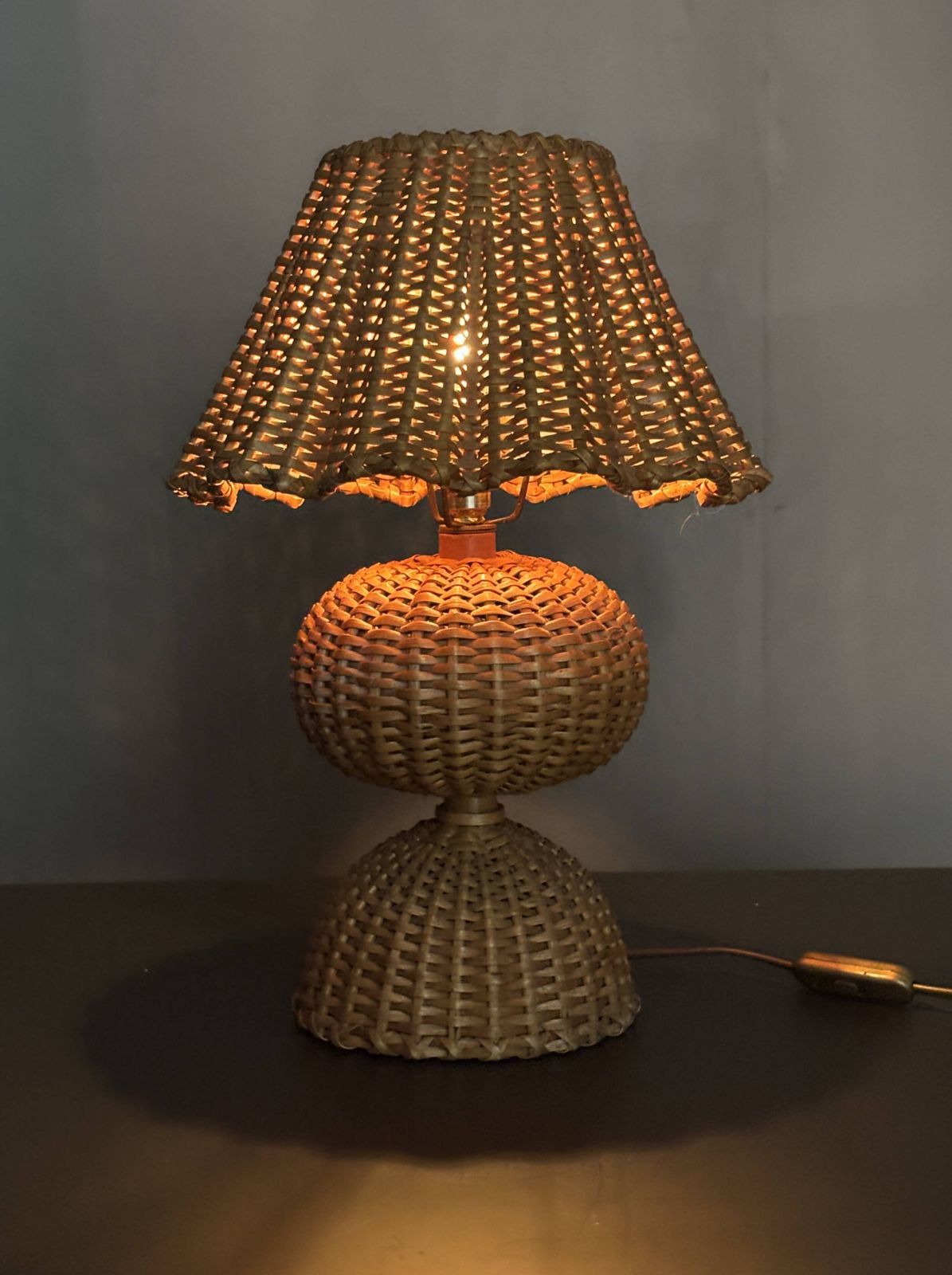 Luminaires Page 1 sur 16 - Lampe de table mid-century en rotin et osier, forme champignon, années 1950 photo