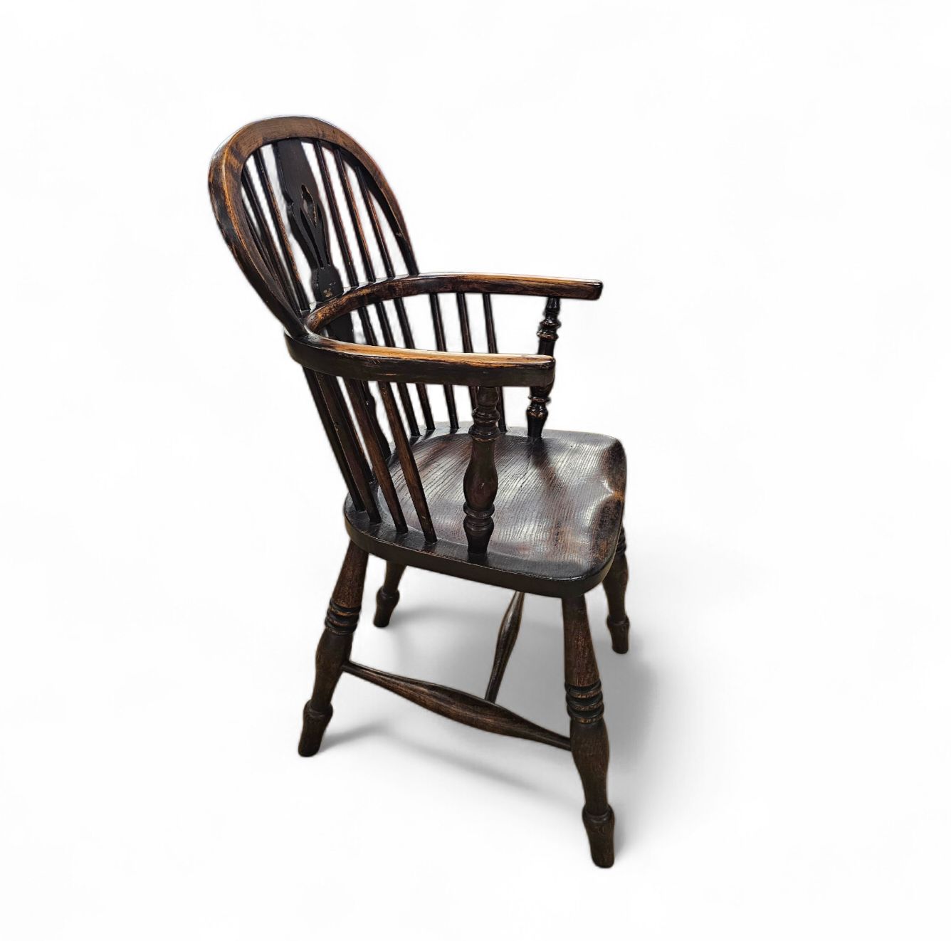 photo vintage 4 X Antique Windsor 2 Low / 2 High Spindle Back Arm Chair In Elm Wood / 19th Century.