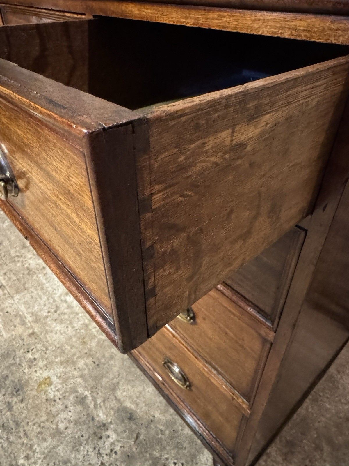 photo furniture 🚛 Large Antique / Georgian Mahogany Chest Of Drawers