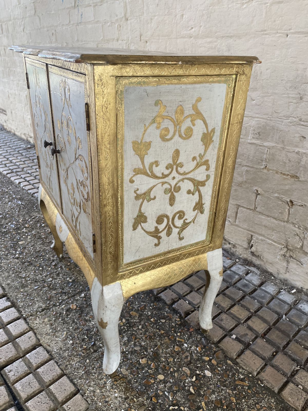 Mid Century Italian Florentine Night Stand Cabinet 1960s photo vinterior