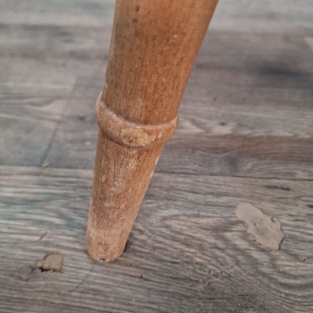 photo vintage Vintage Wooden Kitchen Chair Spindle Back Farmhouse Country Dining Seat Beech