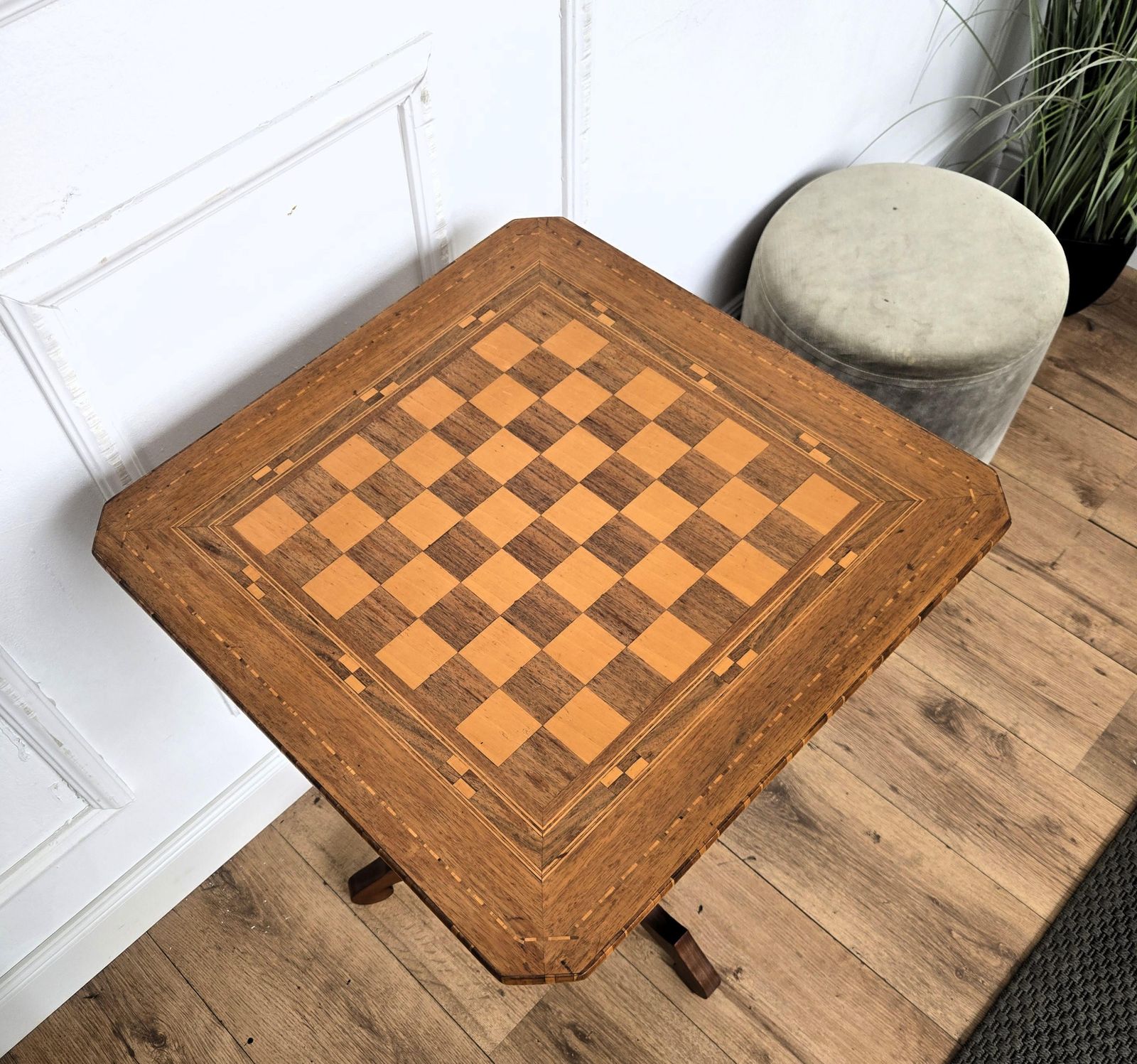 Neoclassical Italian Biedermeier Walnut Inlay Tripod Chess Games Or Side Table photo buy