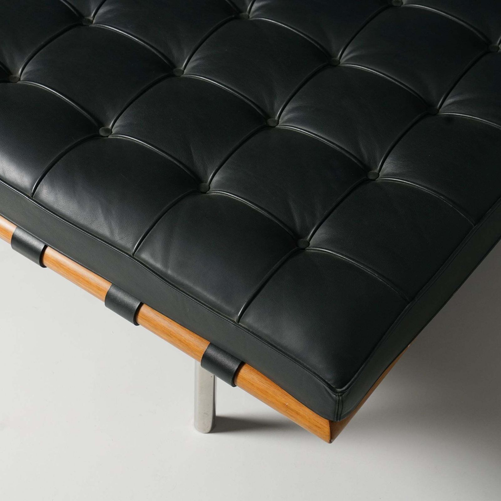 Bacelona Daybed, Ludwig Mies Van Der Rohe, Knoll, Early 2000s photo furniture
