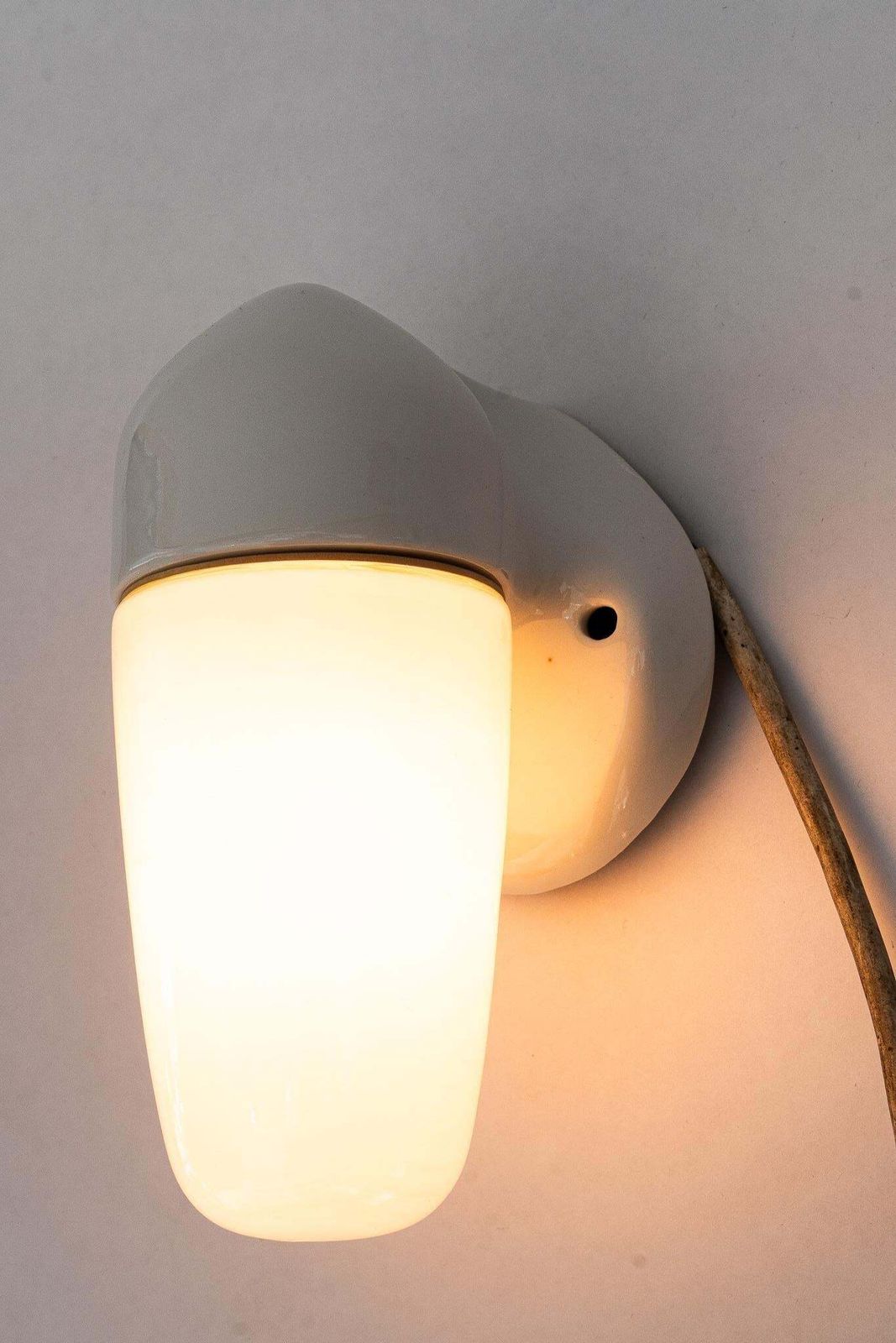 336.0 Porcelain Pair Of Wall Lights By Wilhelm Wagenfeld For Lindner, 1940s, Germany photo