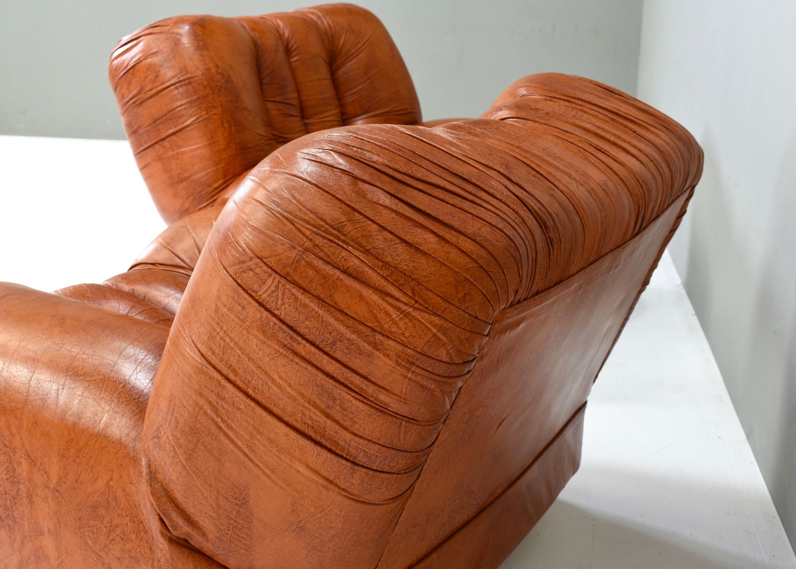 photo vintage Giuseppe Rossi Di Albizzate Lounge Chairs In Leather, Italy – 1970’s