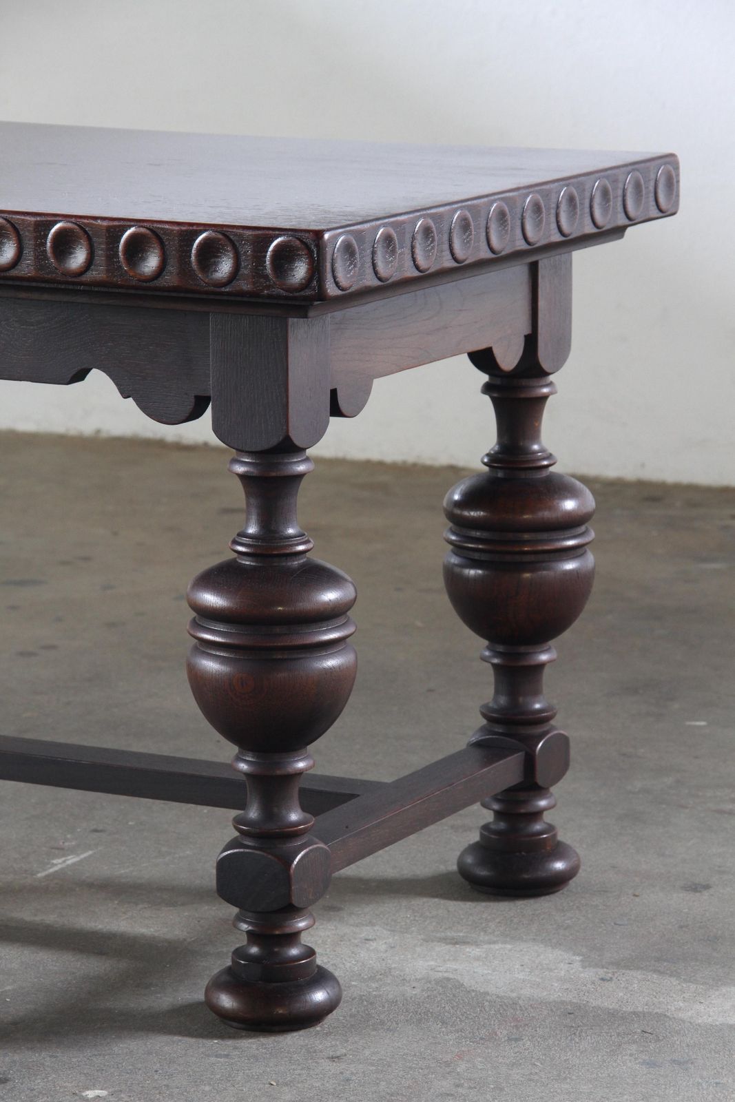 Vintage Renaissance Revival Donkereiken Salontafel, Begin 20e Eeuw. photo buy