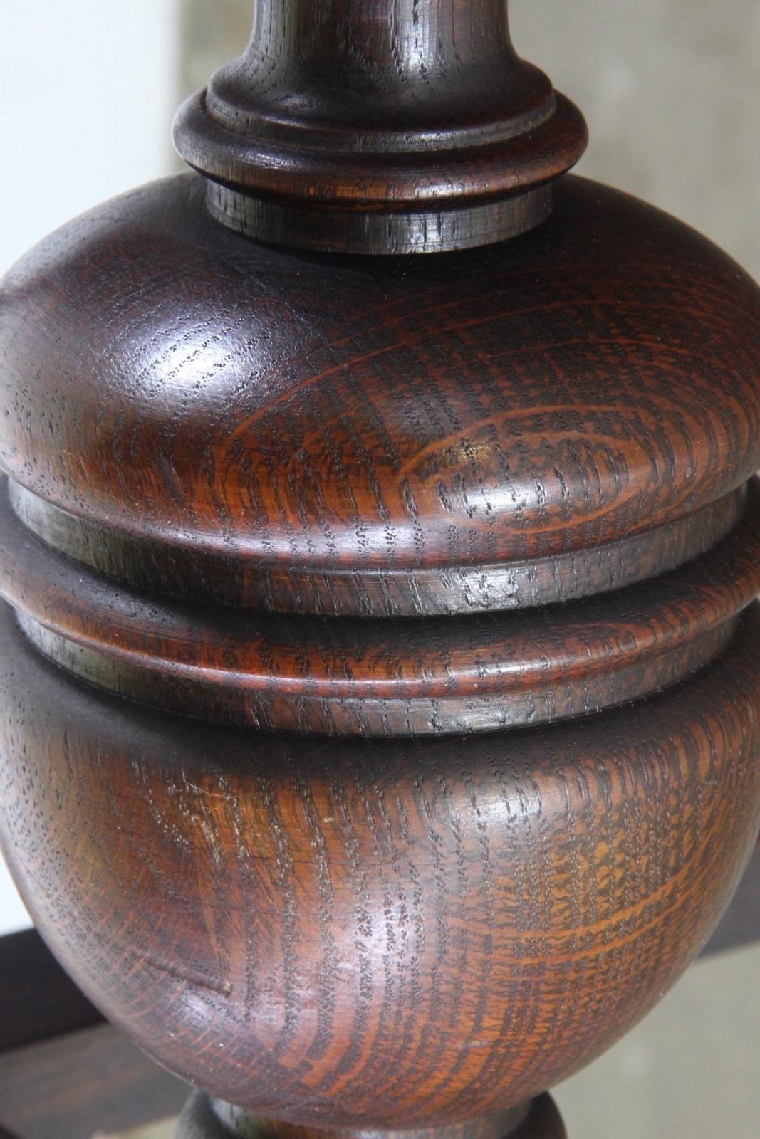 photo vinterior Vintage Renaissance Revival Donkereiken Salontafel, Begin 20e Eeuw.