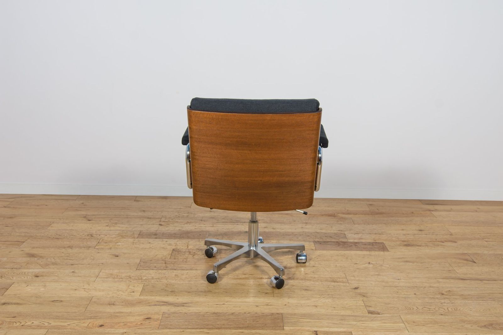 Mid Century Swivel Office Chair By Gordon Russell, United Knigdom, 1970s photo vinterior