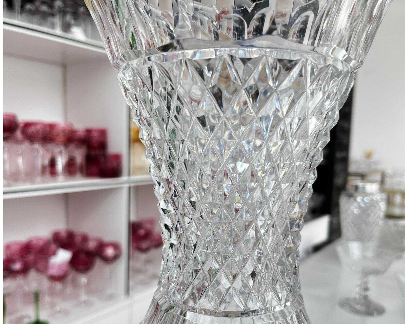 Vase en cristal taillé, de style Baccarat, sur socle monté photo 489.0