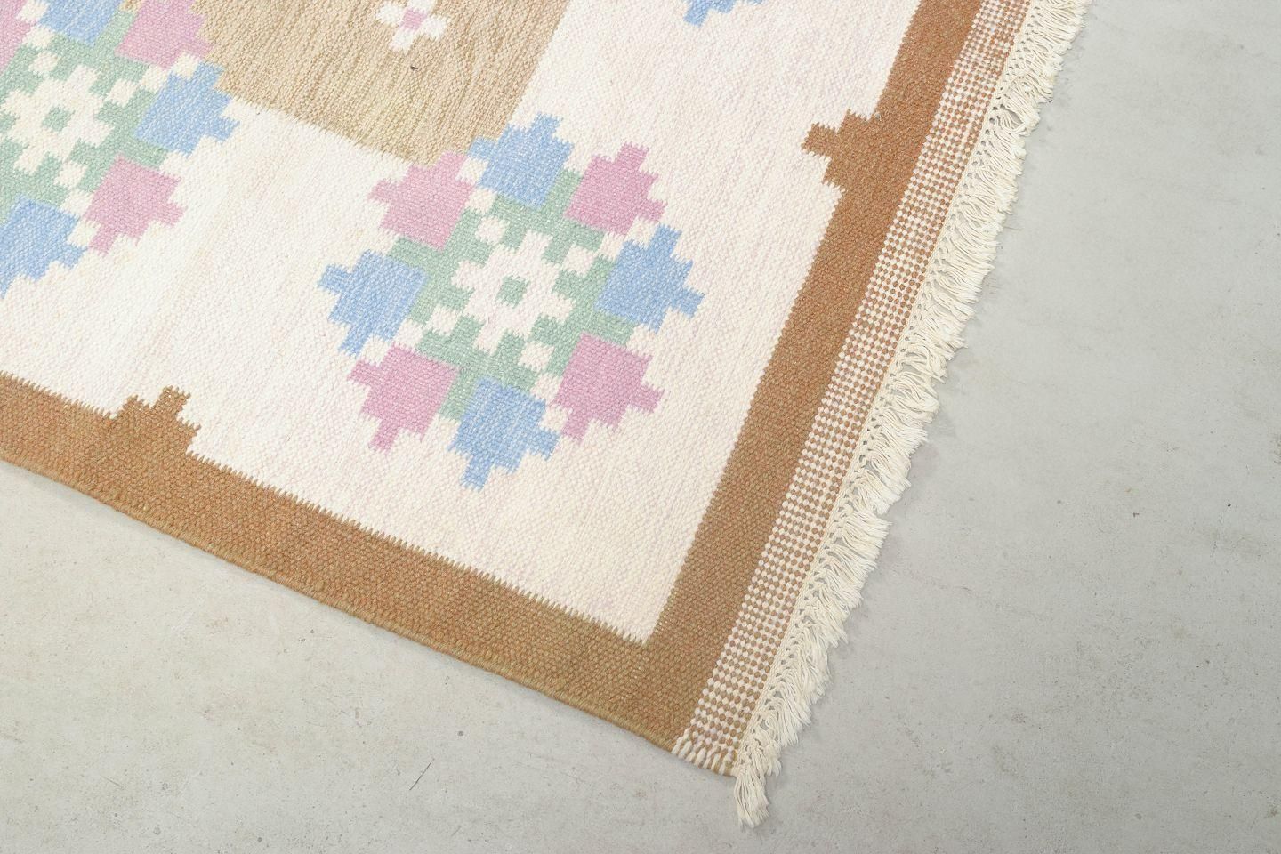 Tapis rölakan en laine à motif géométrique, designer textile suédois. photo furniture