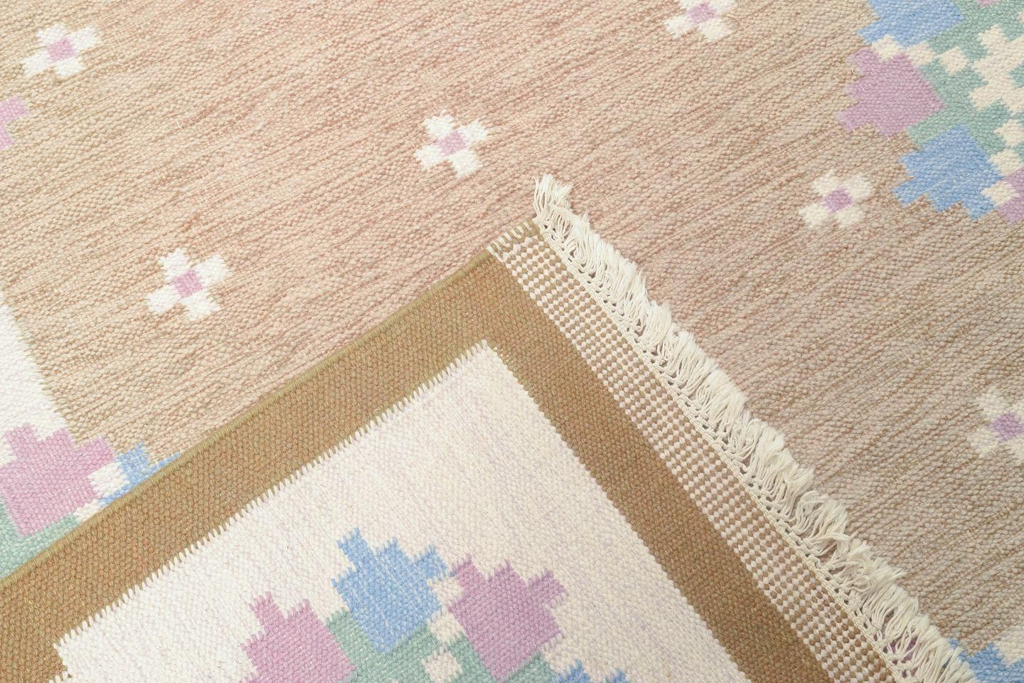 Tapis rölakan en laine à motif géométrique, designer textile suédois. photo 453.0