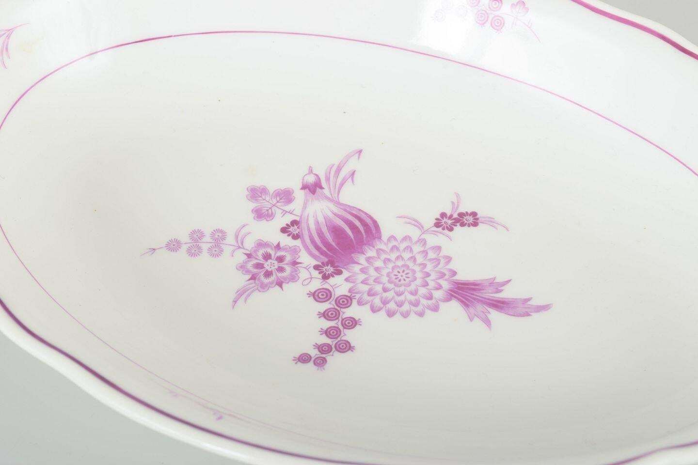Meissen, Allemagne. Coupe ovale en porcelaine à motif floral lilas, années 1930 photo for sale