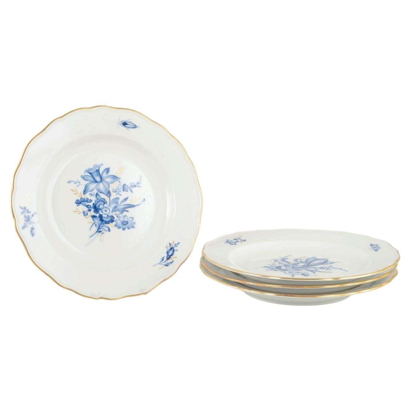 Meissen. Allemagne. Lot de 4 assiettes à déjeuner en porcelaine à motifs floraux bleus.