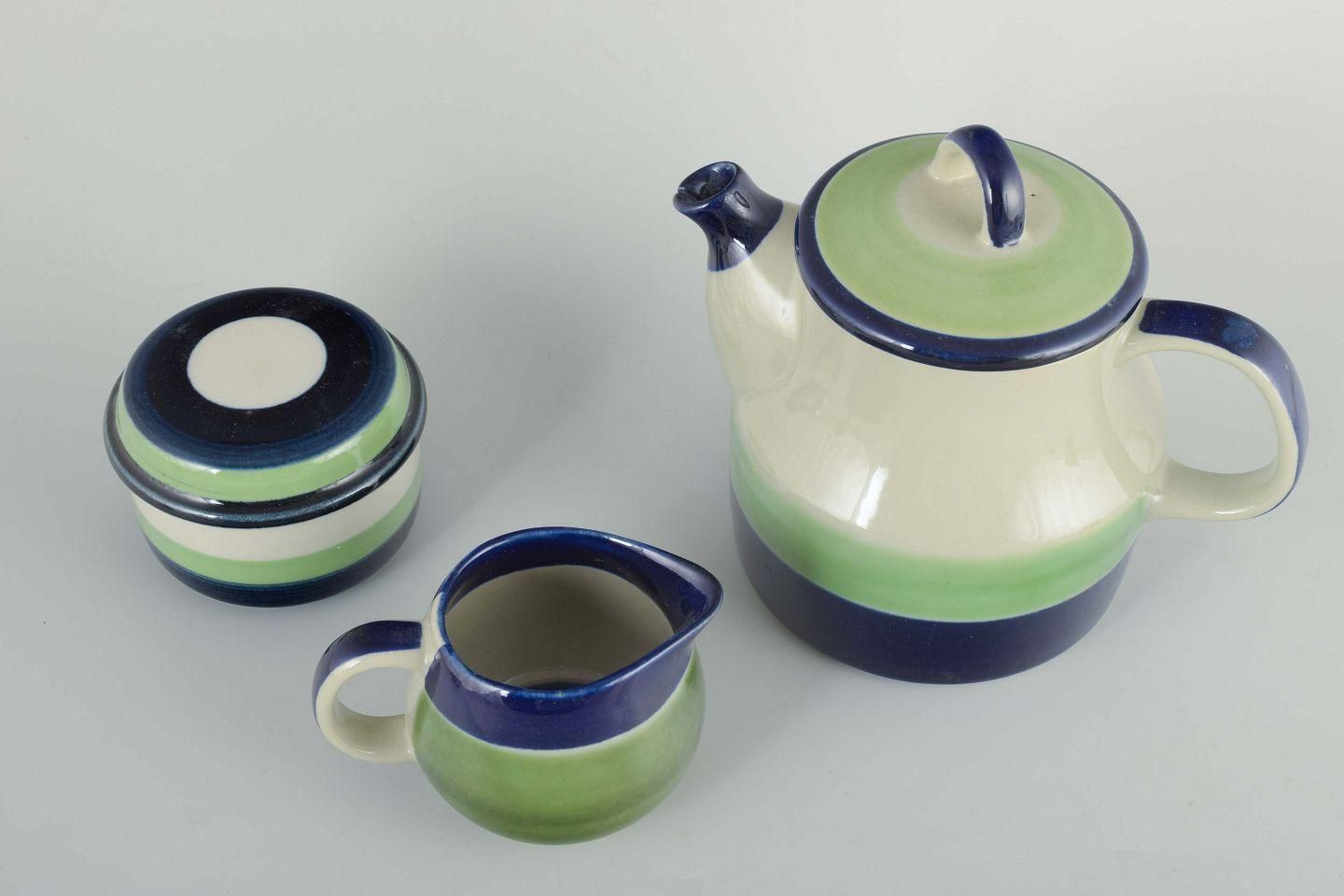 Rörstrand, Suède. « Lotta », ensemble cafetière, sucrier et crémier. photo furniture