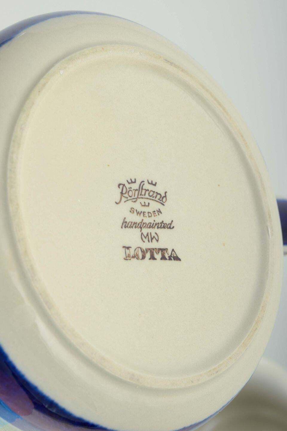Rörstrand, Zweden "Lotta". Twee kannen in faience met wit, groen en blauw glazuur. photo Woonaccessoires
