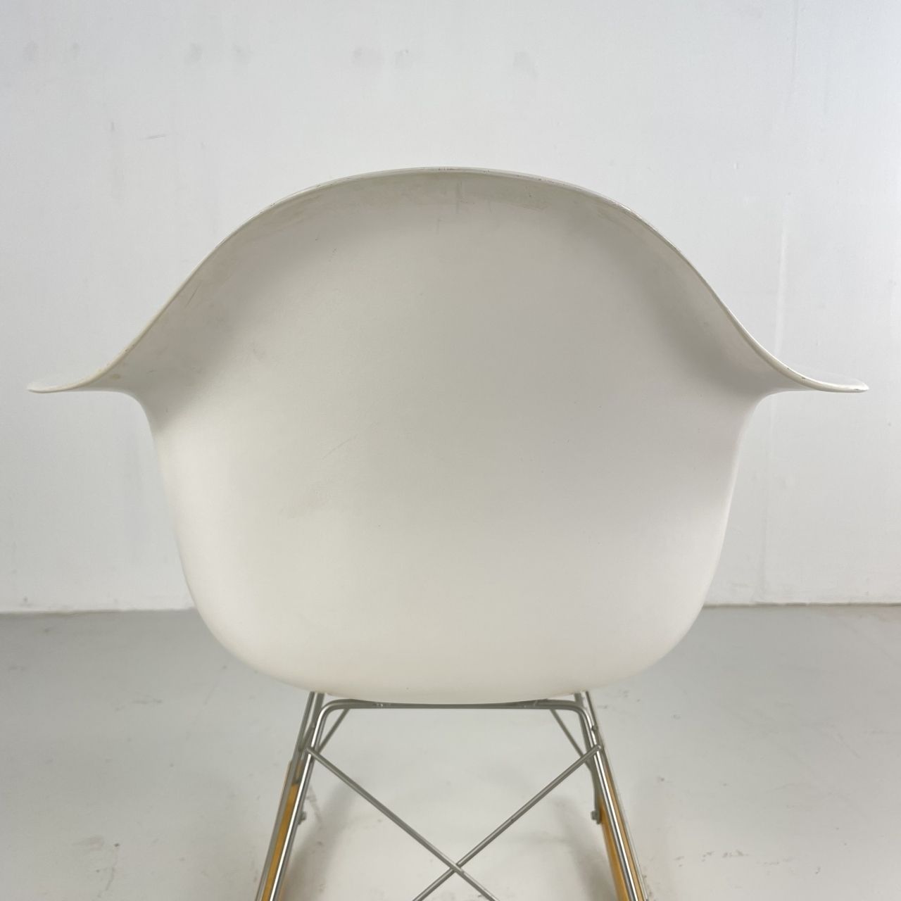 Furniture Eames Herman Miller 1950s Rar Rocking Chair In White photo