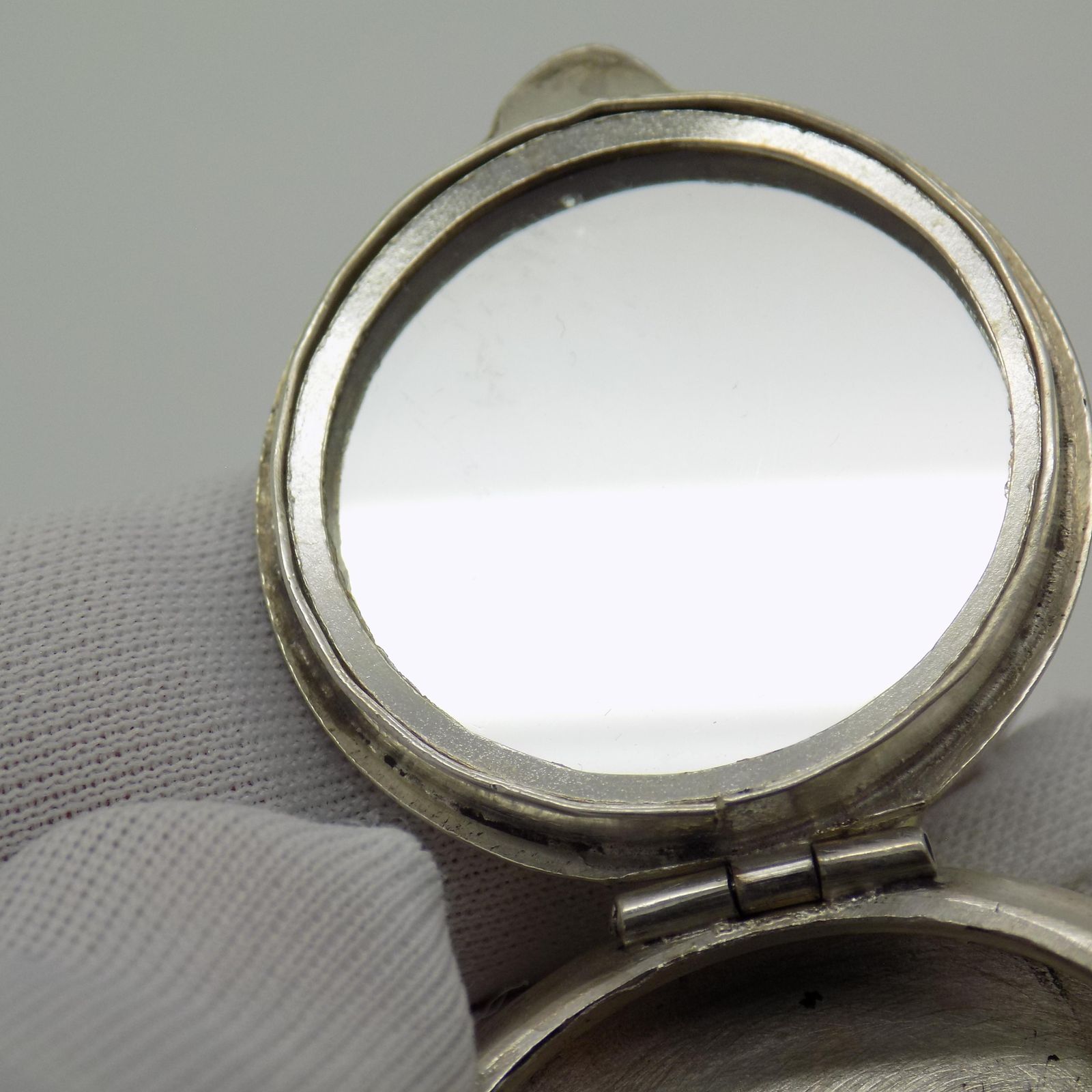Vintage Italian Handmade Genuine Sterling Silver 925 Pill Snuff Trinket Box, 1970s photo Home Decor
