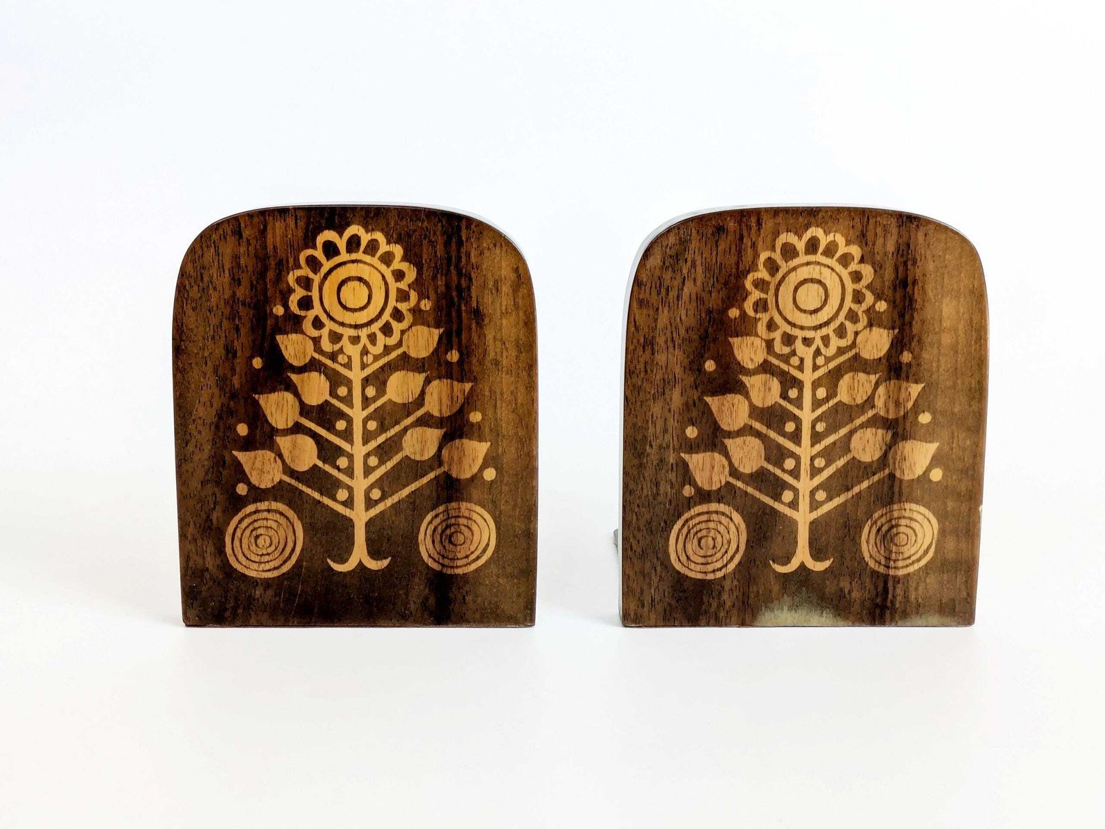 Pair Of Vintage Wood Bookends, 1970s Midcentury Floral Design Library Shelf Decor photo for sale