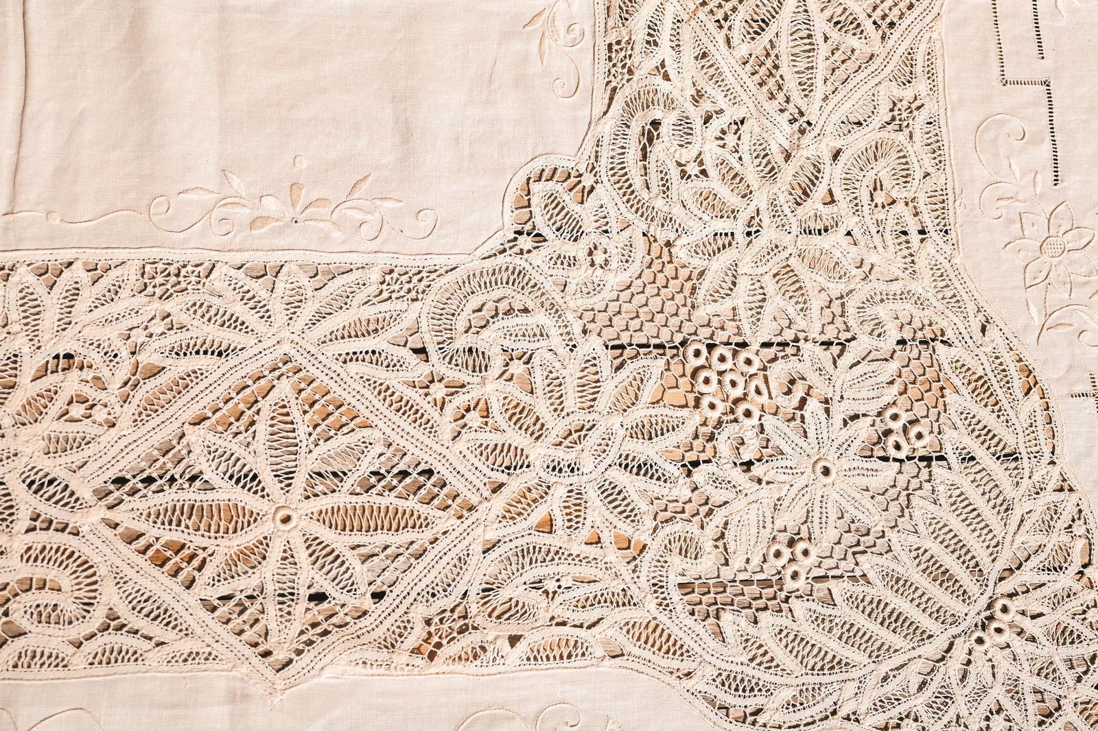 Antique Italian Linen Tablecloth Set | Renaissance Needle Lace | 12 Napkins | Ivory | Never Used