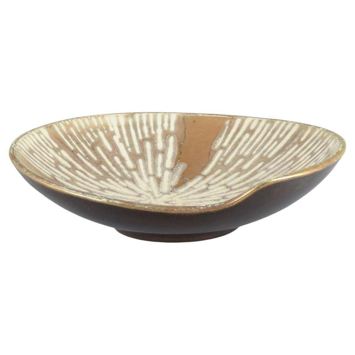 Scandinavian Studio Pottery. Stoneware kom met organische vorm, jaren 1960/70