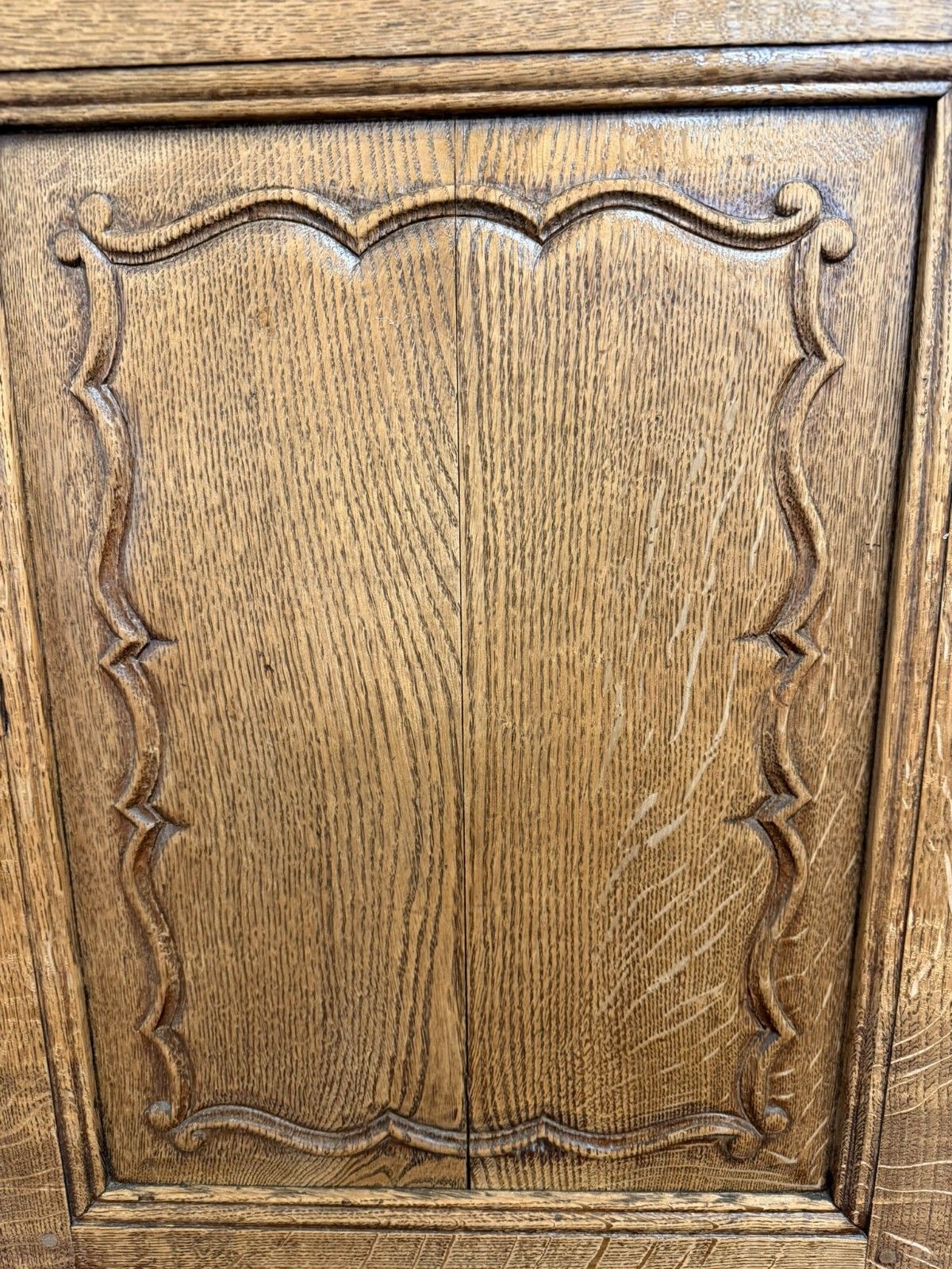 photo vintage Quality Antique French Oak Dresser/Sidebaord/Cupboard Circa 1840