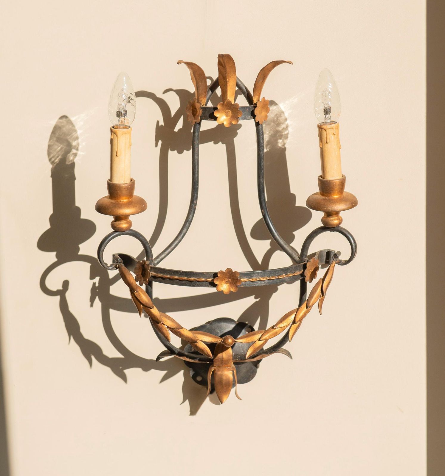 Florentine Wall Sconce 1960s   Vintage Italian Florence Giltwood Tole Light   Hollywood Regency 2 Arm Wall Lamp
