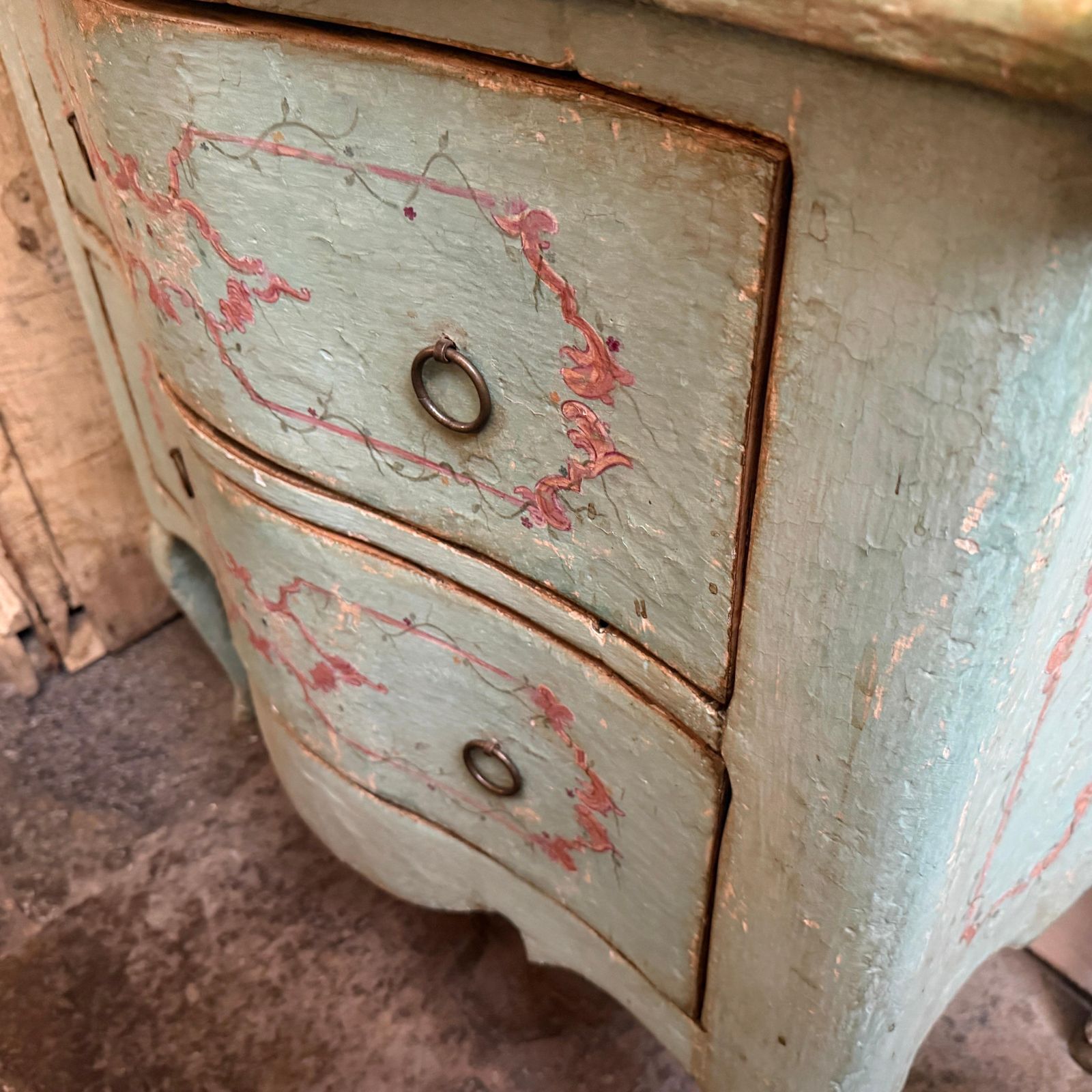 photo furniture Late 19th Century Louis XV Style Lacquered Wood Italian Chest Of Drawers