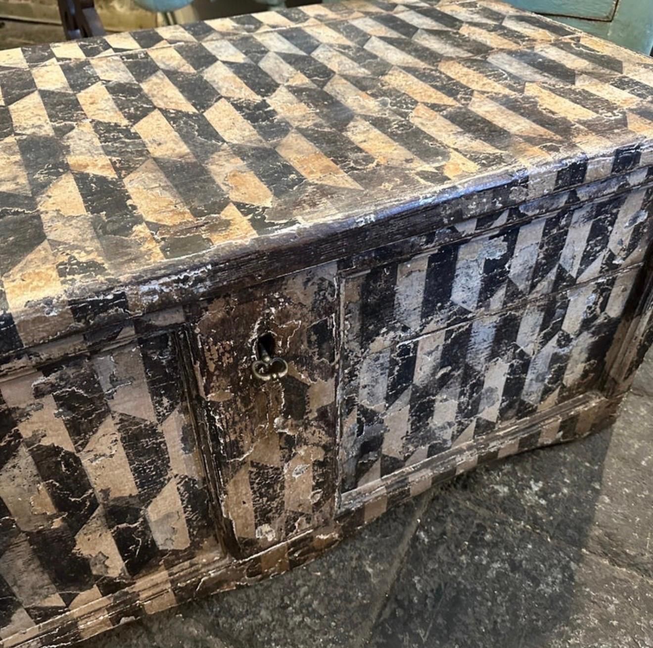 Late 19th Century Black And White Lacquered Wood Florentine Blanket Chest photo vinterior