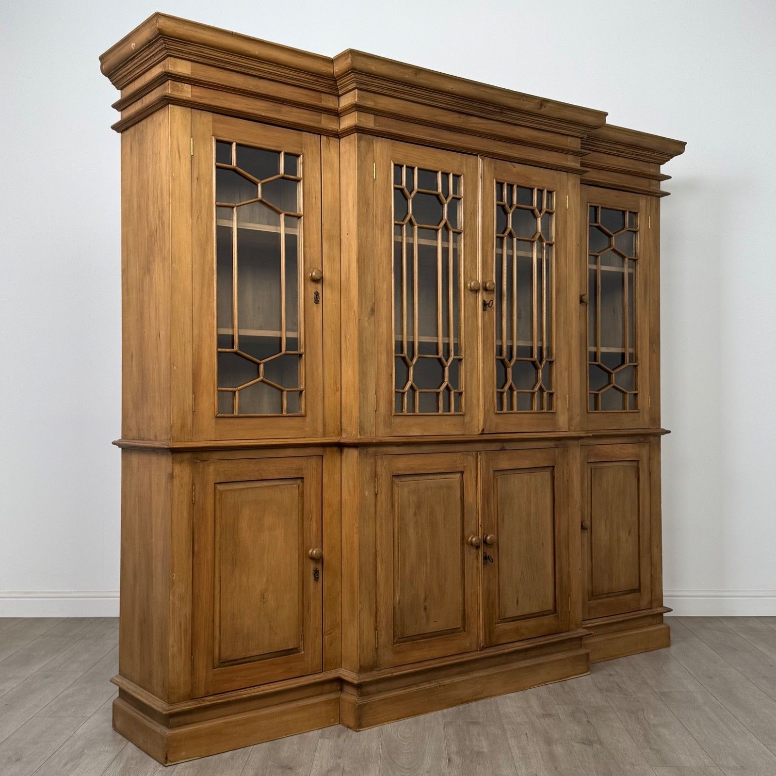 photo furniture Antique 20th Century Large Breakfront Bookcase In Pine ( Af 5584 )