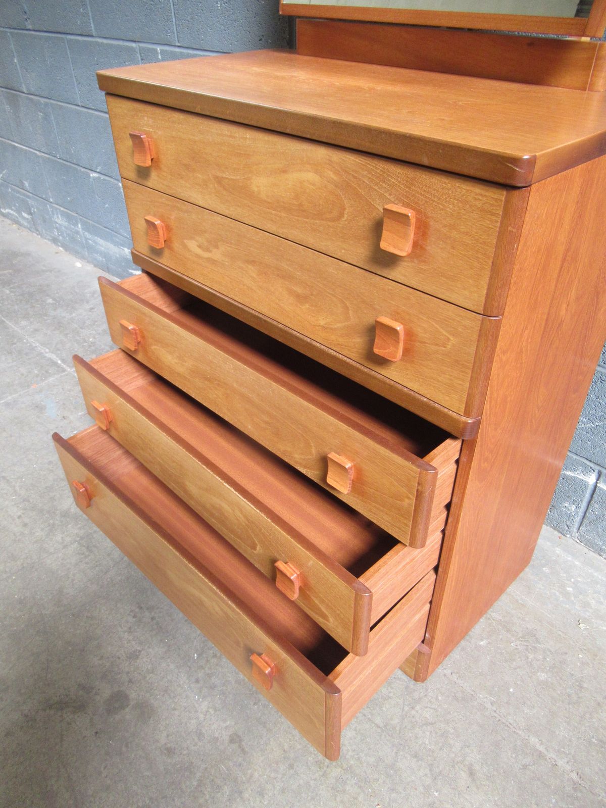 A   Teak    Five Drawer  Dressing Table photo vinterior