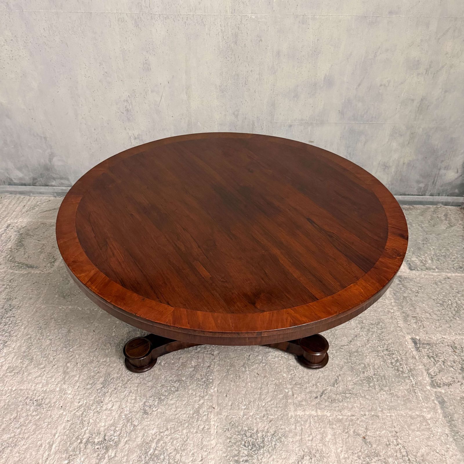 photo furniture William IV Rosewood Tilt‑Top Dining/Centre Table With Yew Wood Crossbanding, C.1830–37