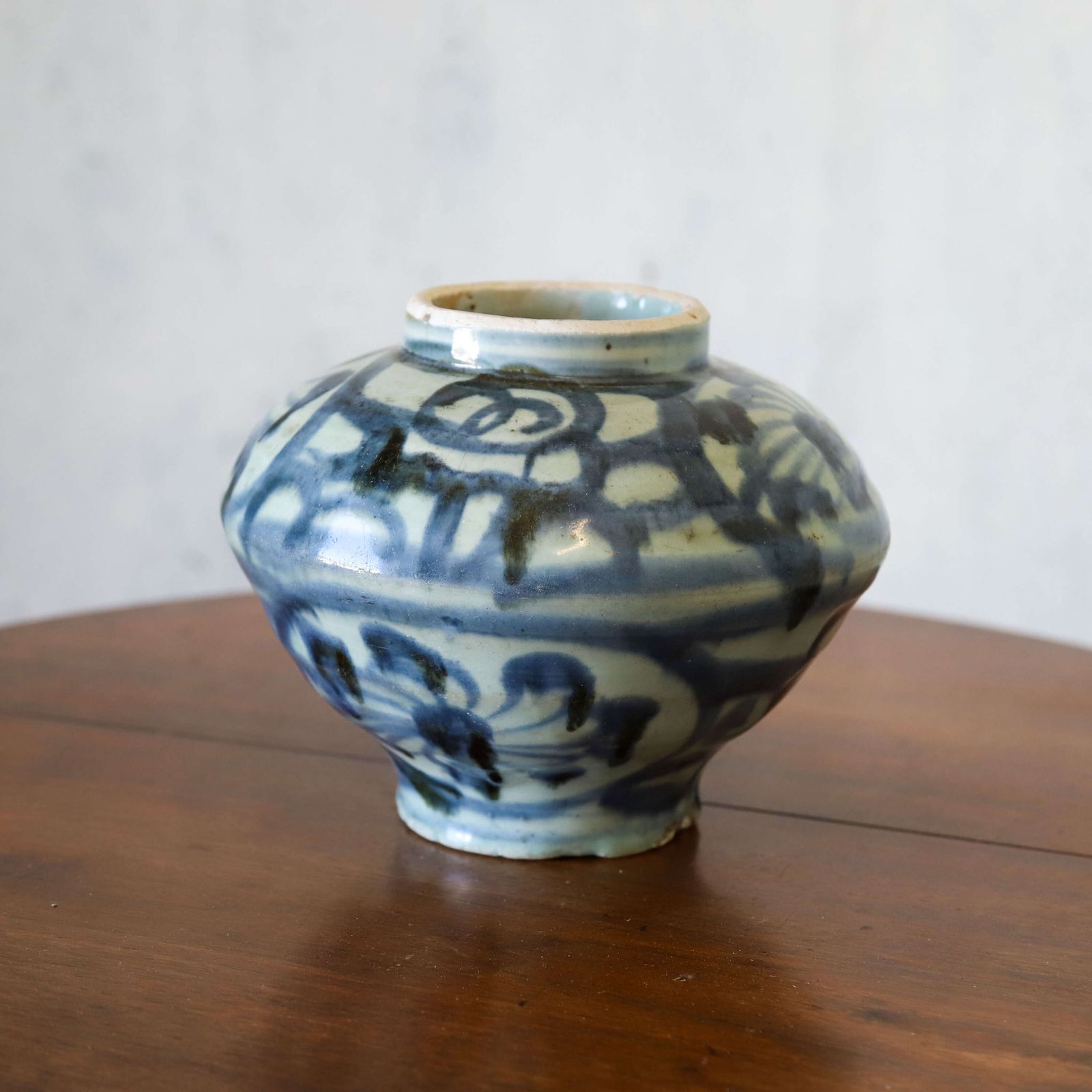 Ming Dynasty Swatow/Zhangzhou Blue & White Porcelain Vase, 16th 17th Century photo furniture