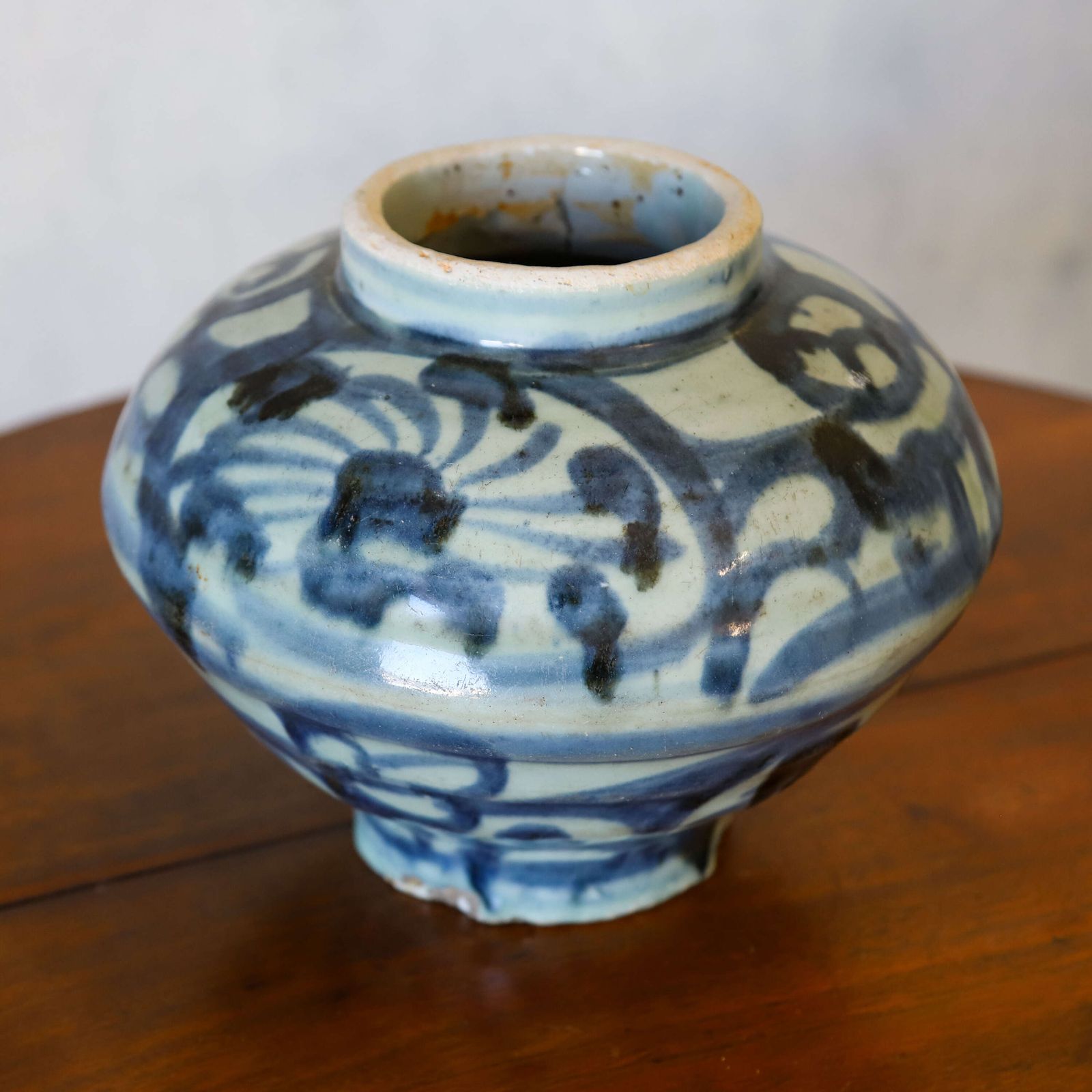 photo furniture Ming Dynasty Swatow/Zhangzhou Blue & White Porcelain Vase, 16th 17th Century