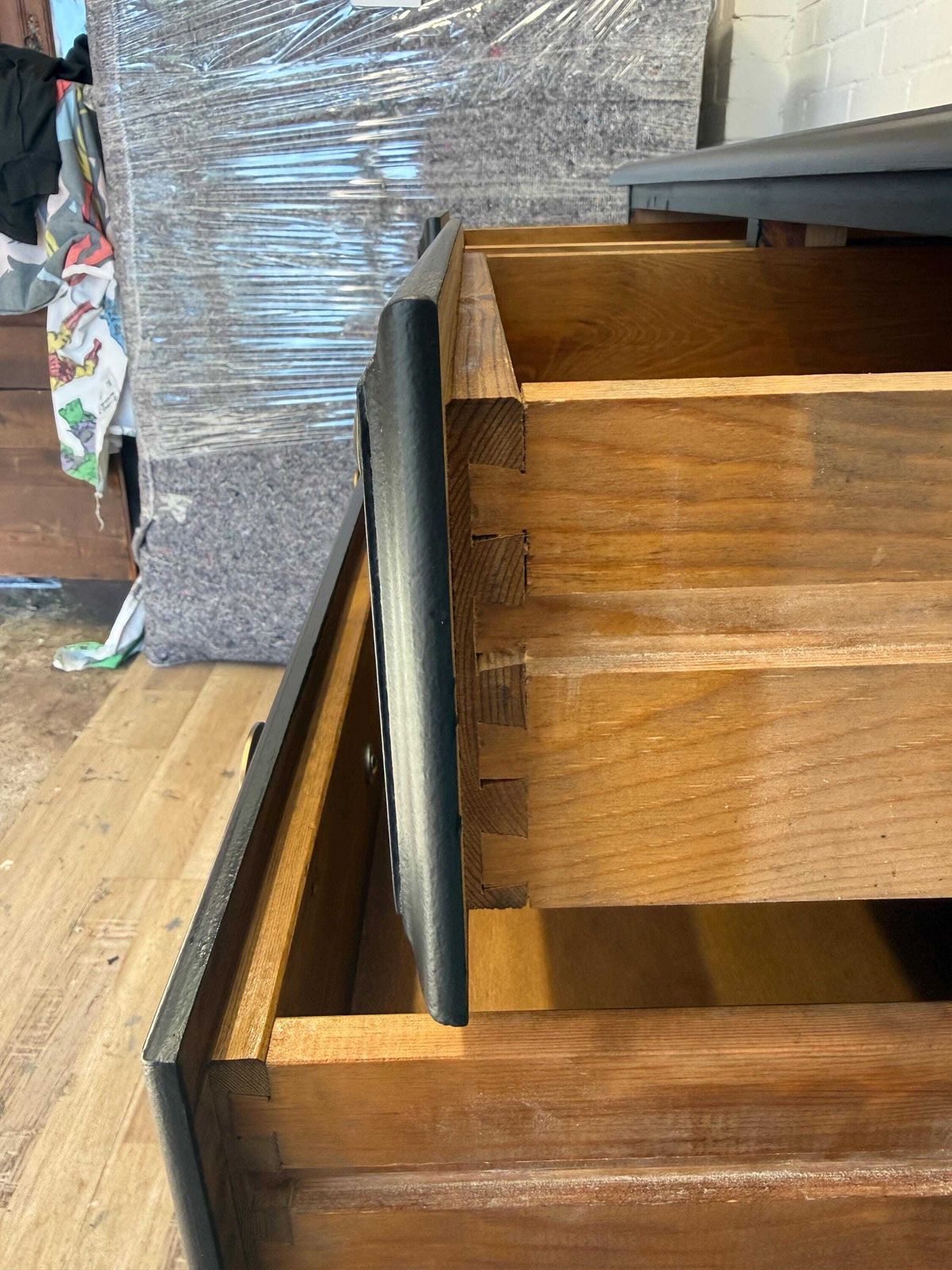 photo vinterior Ducal Pine Chest Of Drawers – Painted In Onyx By Benjamin Moore – Solid Wood