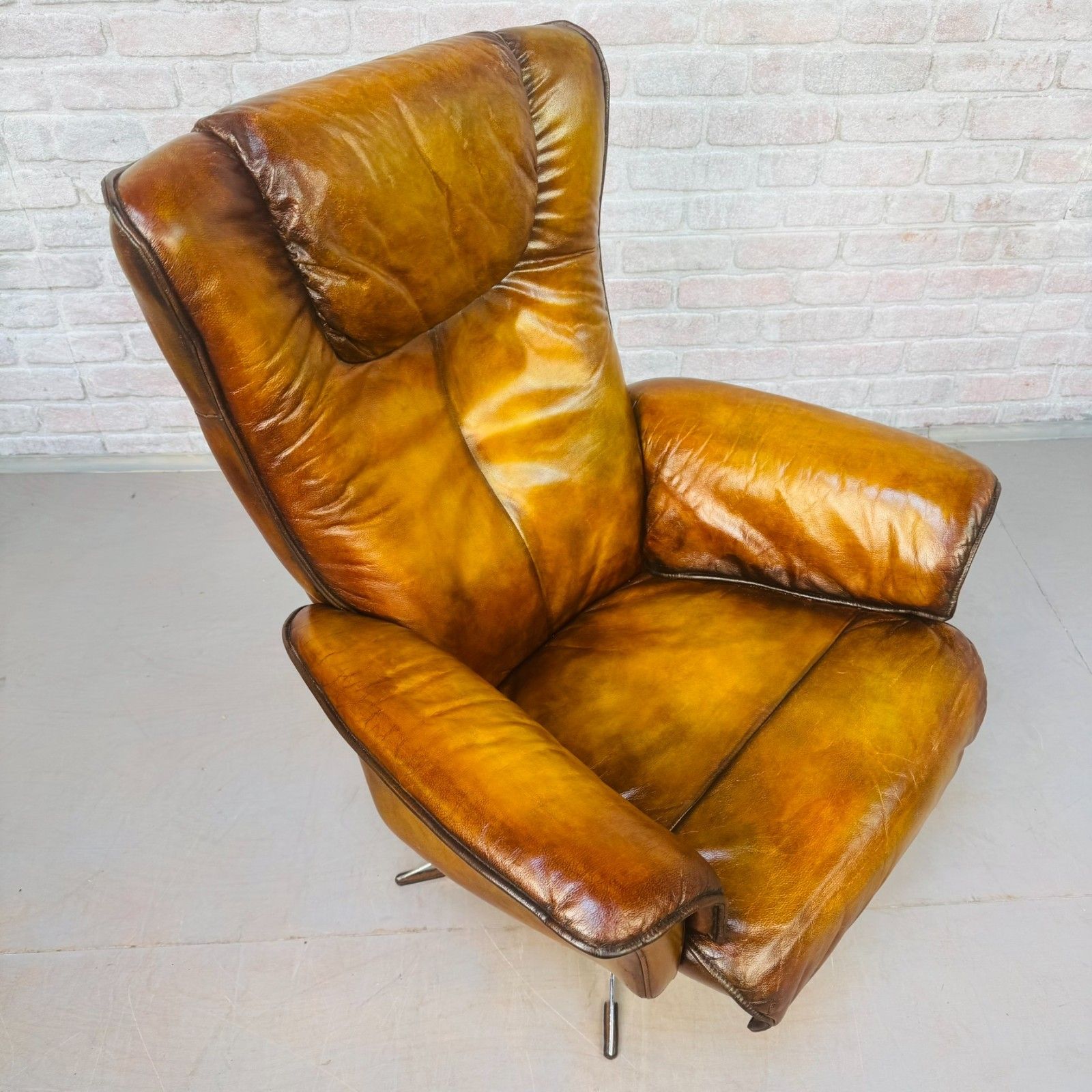 Vintage Danish Hort Knudsen Tan Leather Swivel Reclining Chair photo vinterior