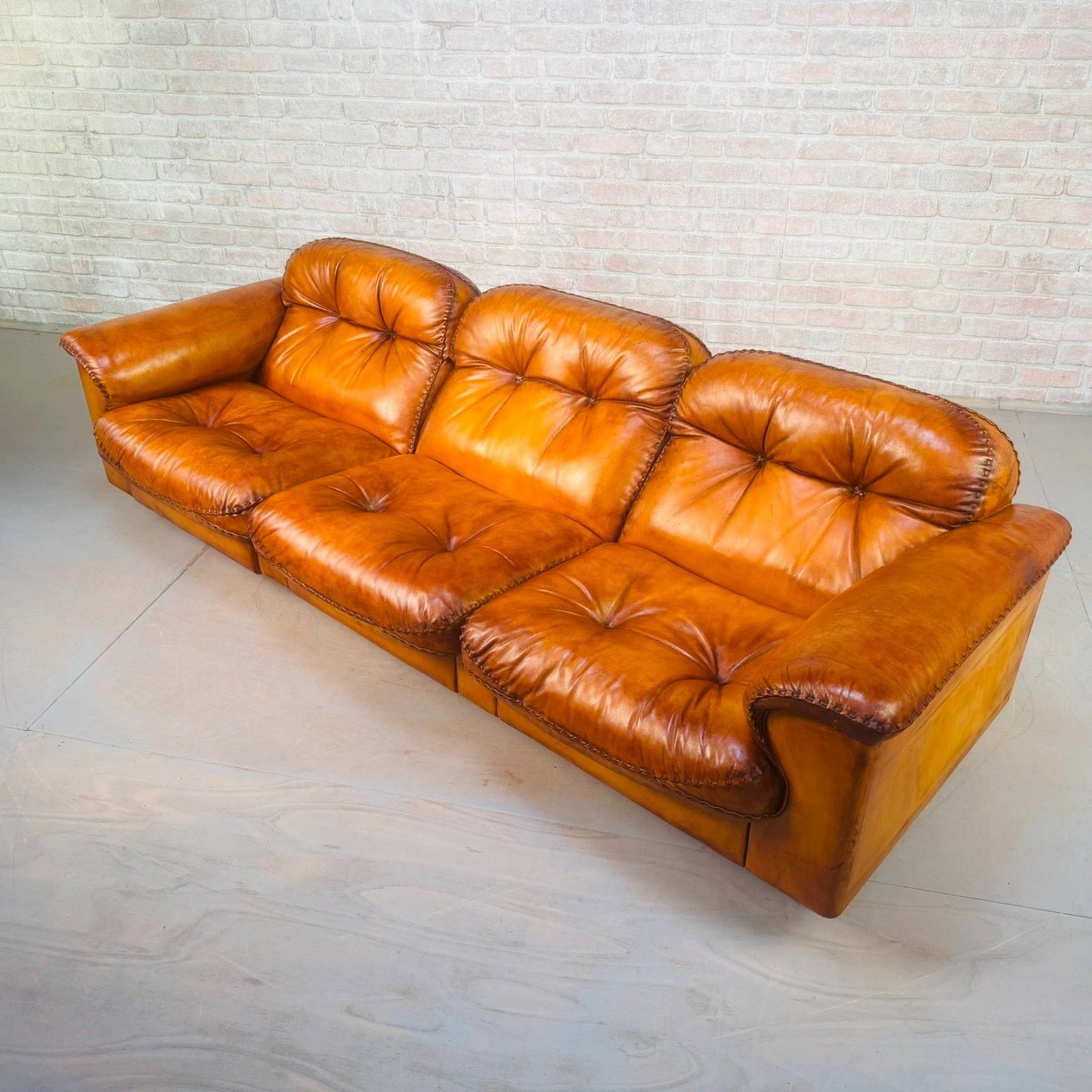photo for sale 1970s Swiss De Sede Ds 101 Tan Leather Three Seater & Armchair Suite