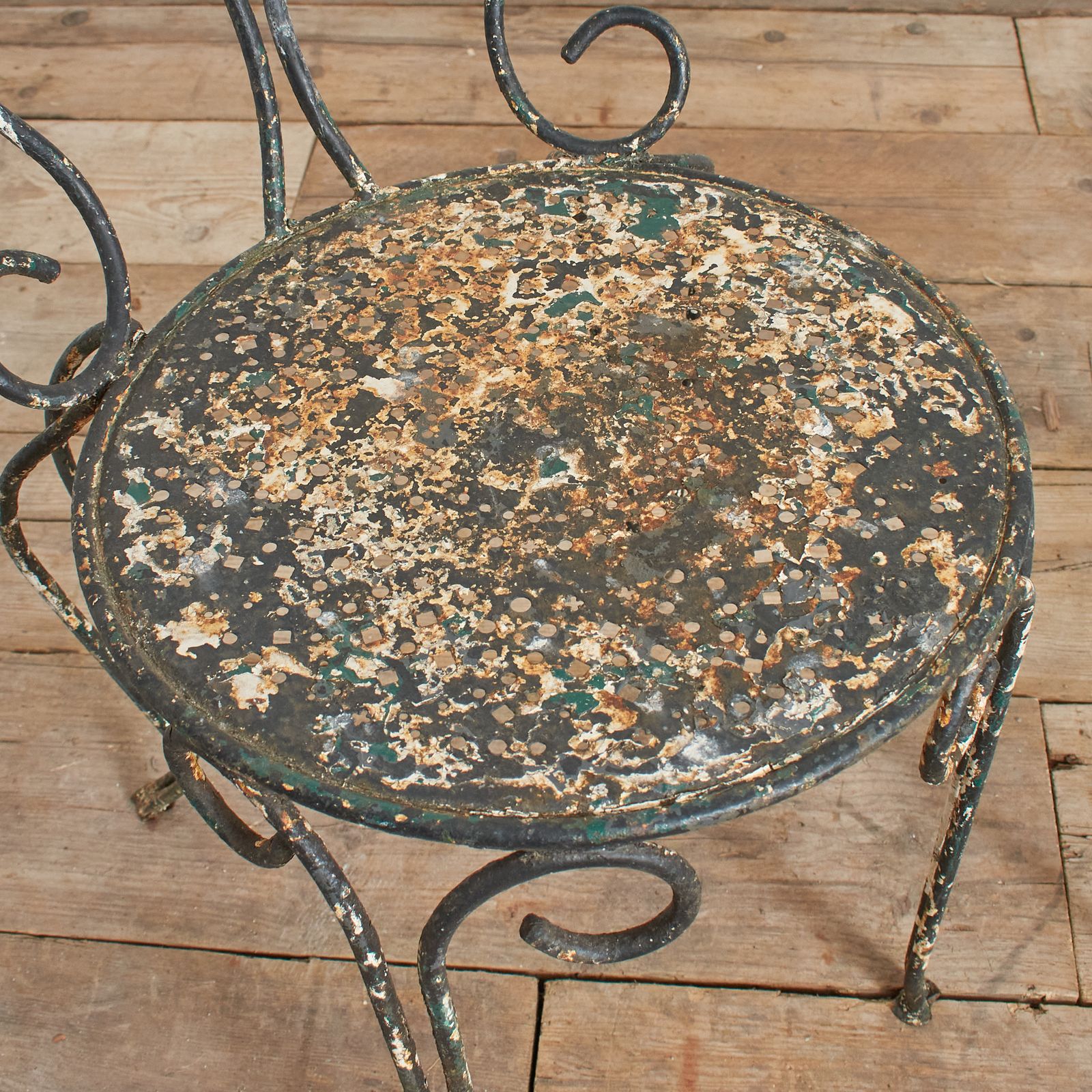 Pair Of Antique Iron French Decorative Garden Chairs – A photo furniture