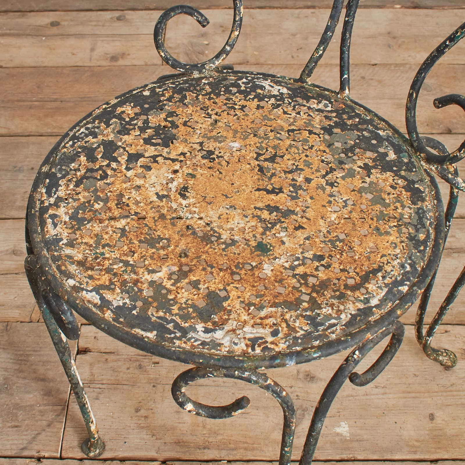 Pair Of Antique Iron French Decorative Garden Chairs – A photo for sale