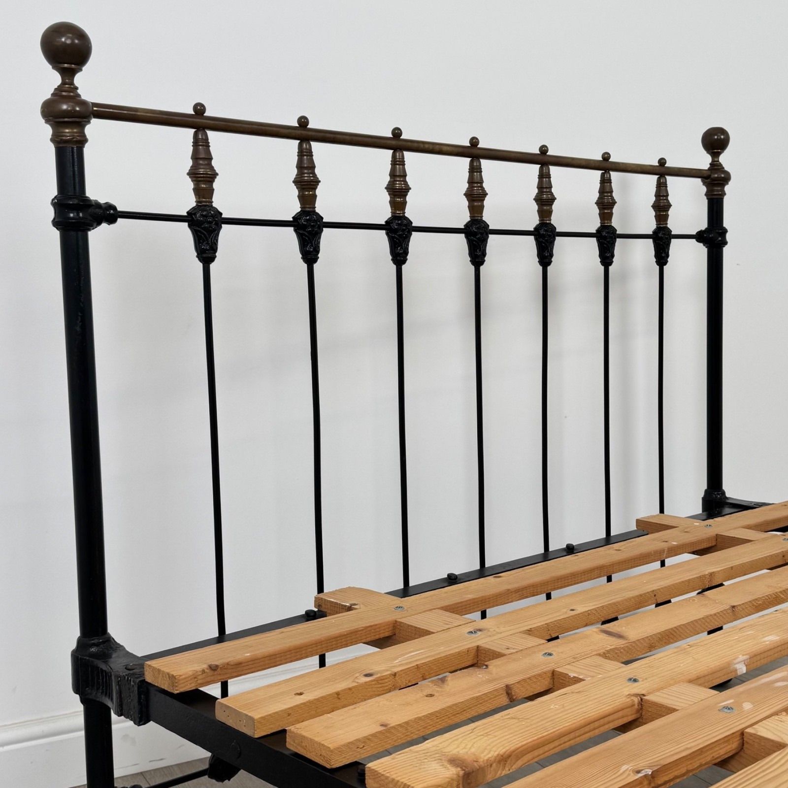Antique 19th Century Good Quality Brass And Iron Double Bed photo vinterior