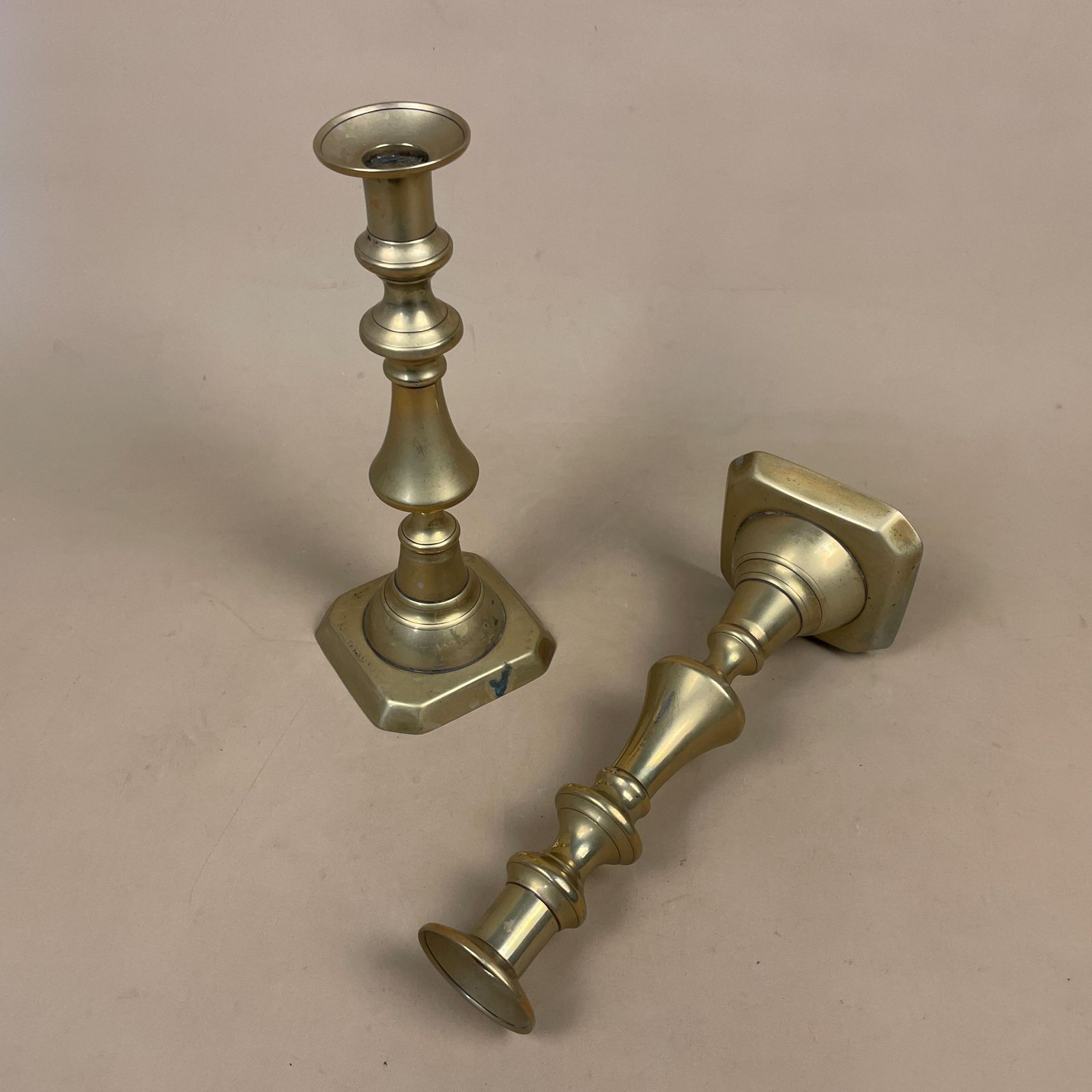 Antique Matching Pair Of Gold Brass Metal Candlestick Candle Stick Holders Vintage Column Taper Dinner Candlesticks Base Pillar Holder photo furniture