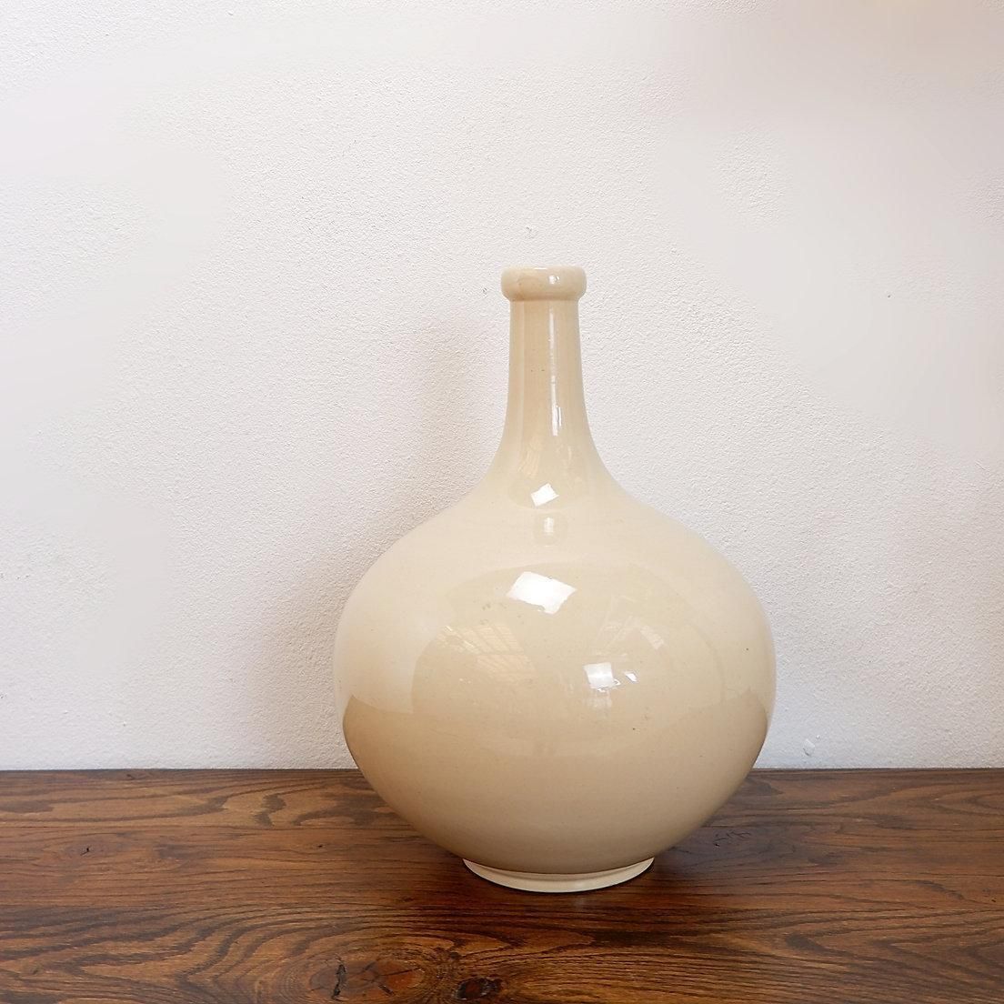 photo furniture Large Wine Carafe Decorated With The Coats Of Arms Of King William III And Queen