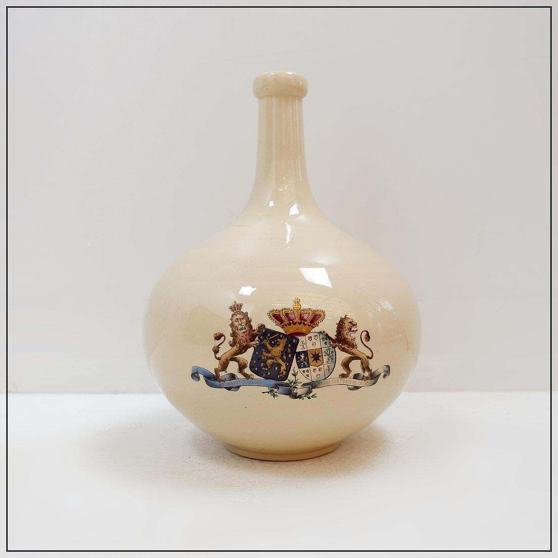 photo vintage Large Wine Carafe Decorated With The Coats Of Arms Of King William III And Queen