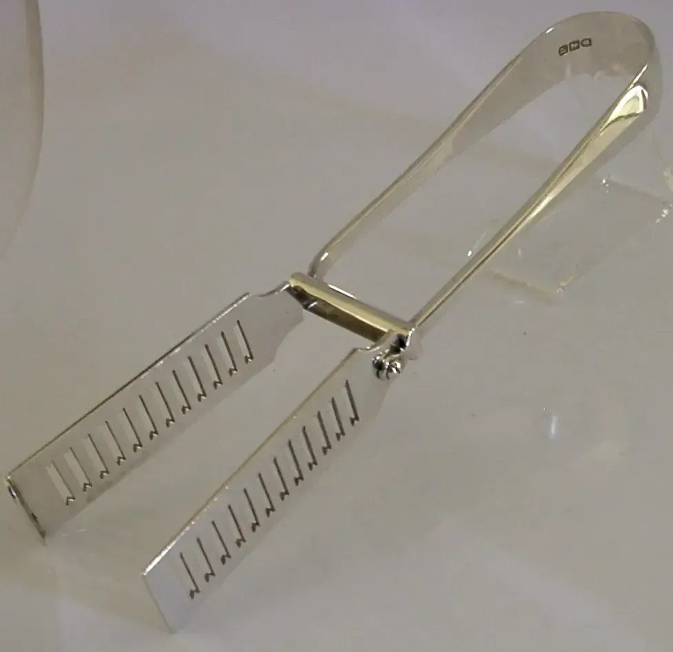 Pince de service édouardienne aux armes de la famille Taylor, argent sterling, 1903, 136 g photo 345.0
